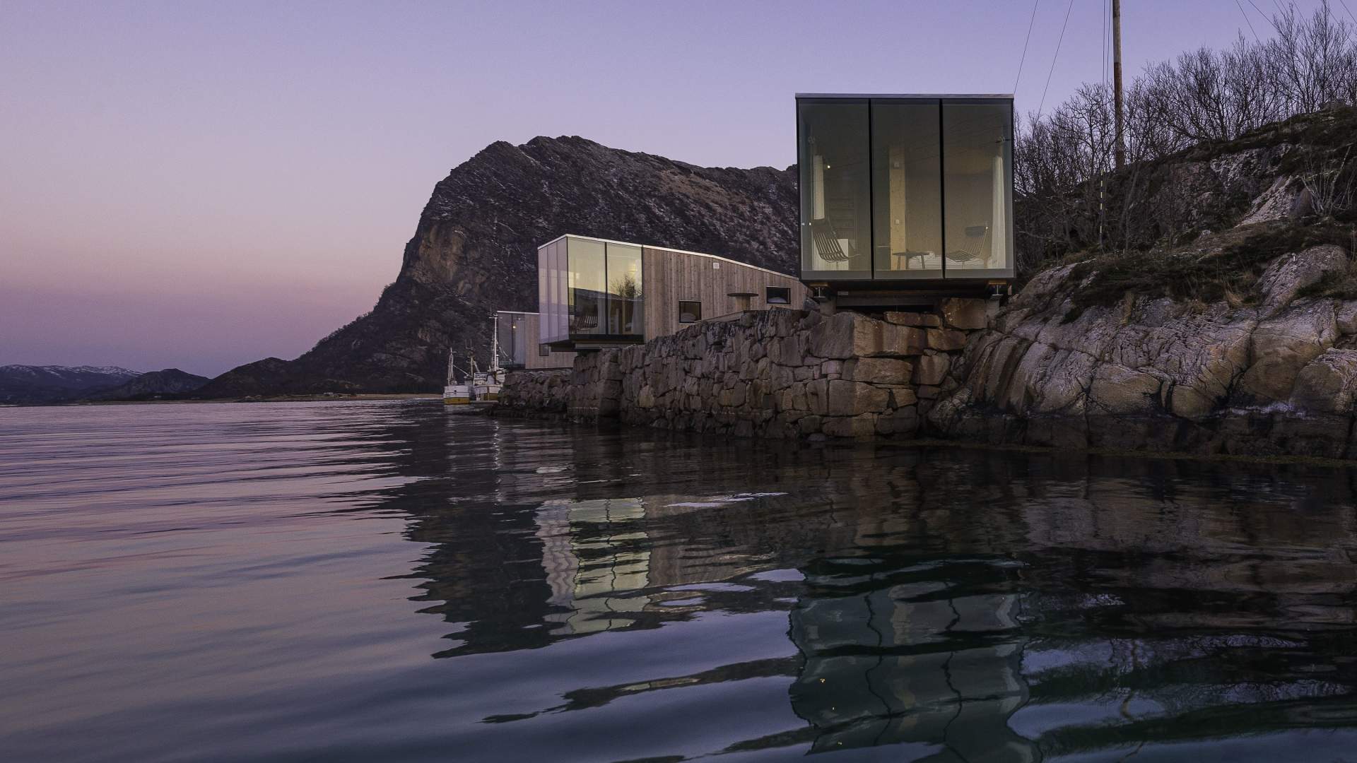 Manshausen - Hvor hav og fjell møtes