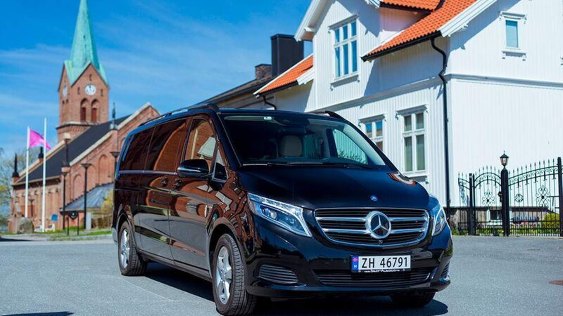 Individual Tromsø Island Tour in a Mercedes V Class - private tour