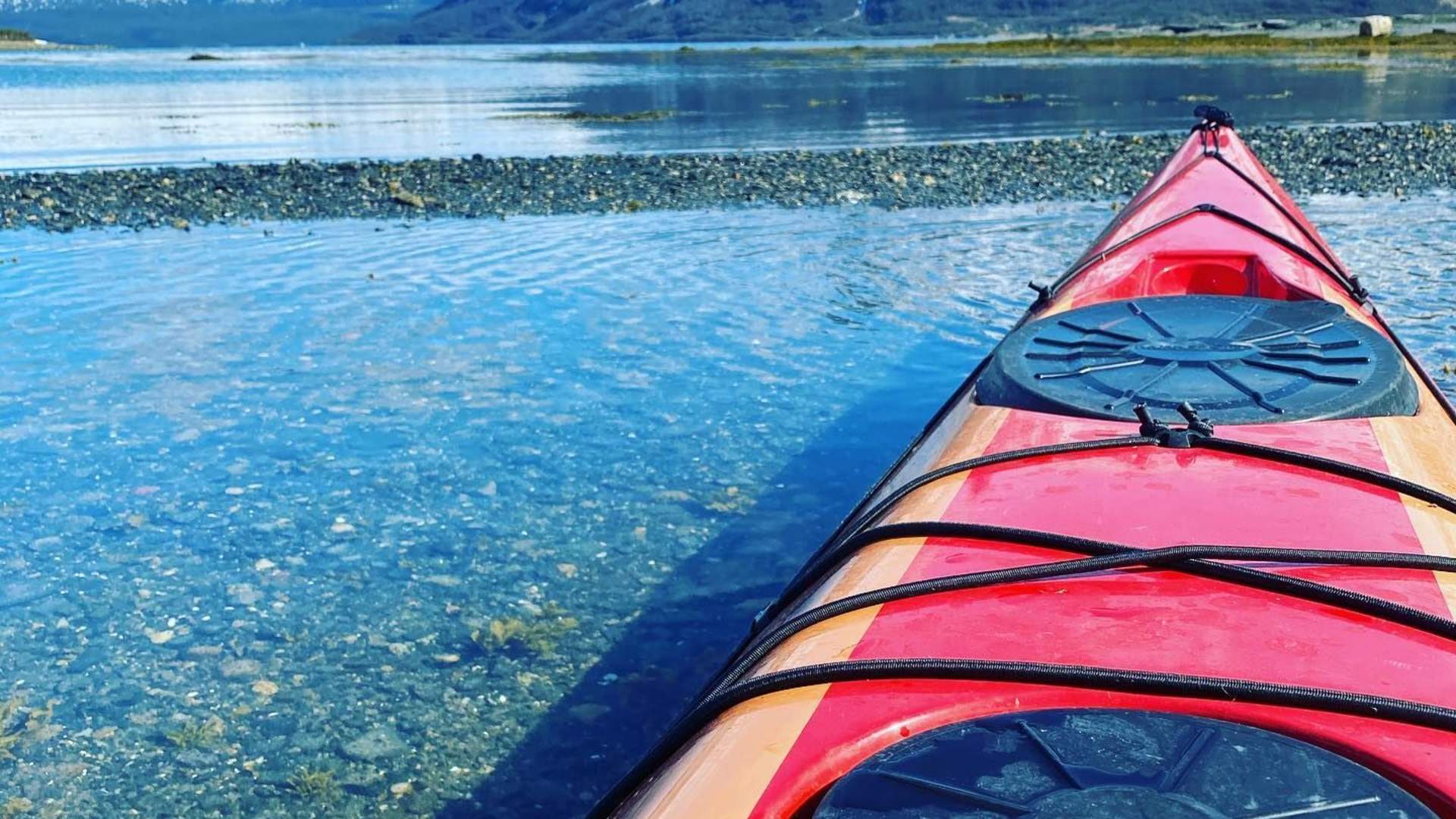 Kayak tour on the Lyngenfjord with Lyngsfjord Alperein