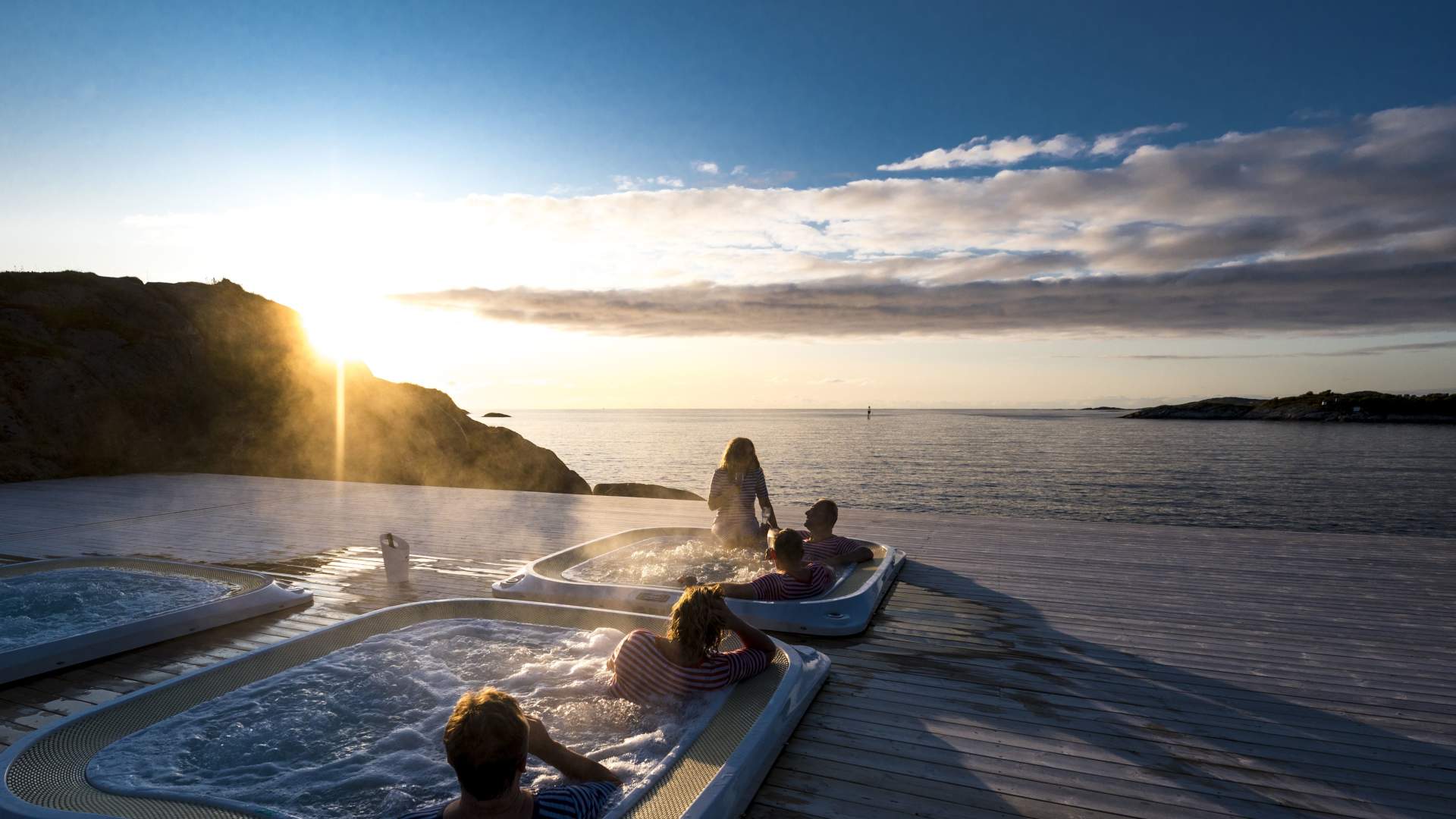 Outdoors jacuzzi with great ocean view