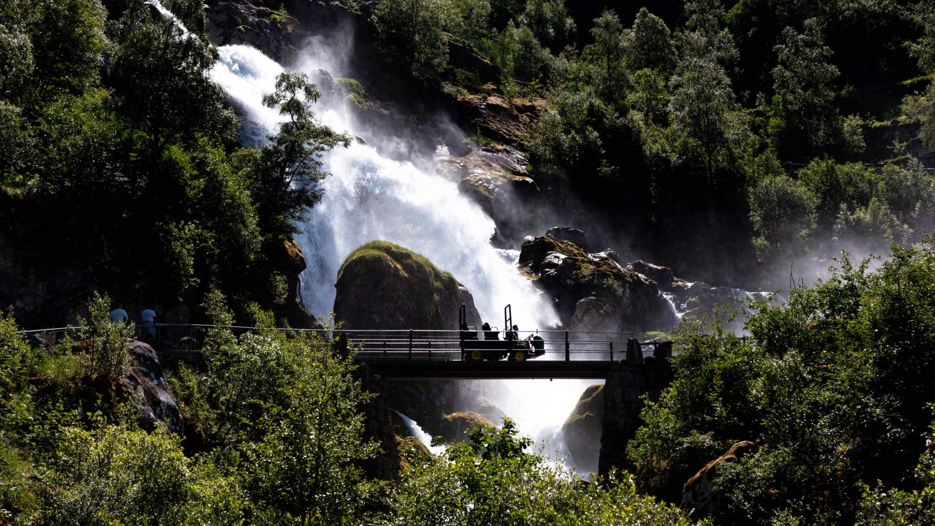 Med Trollbil til Briksdalsbreen | Oldedalen Skyss