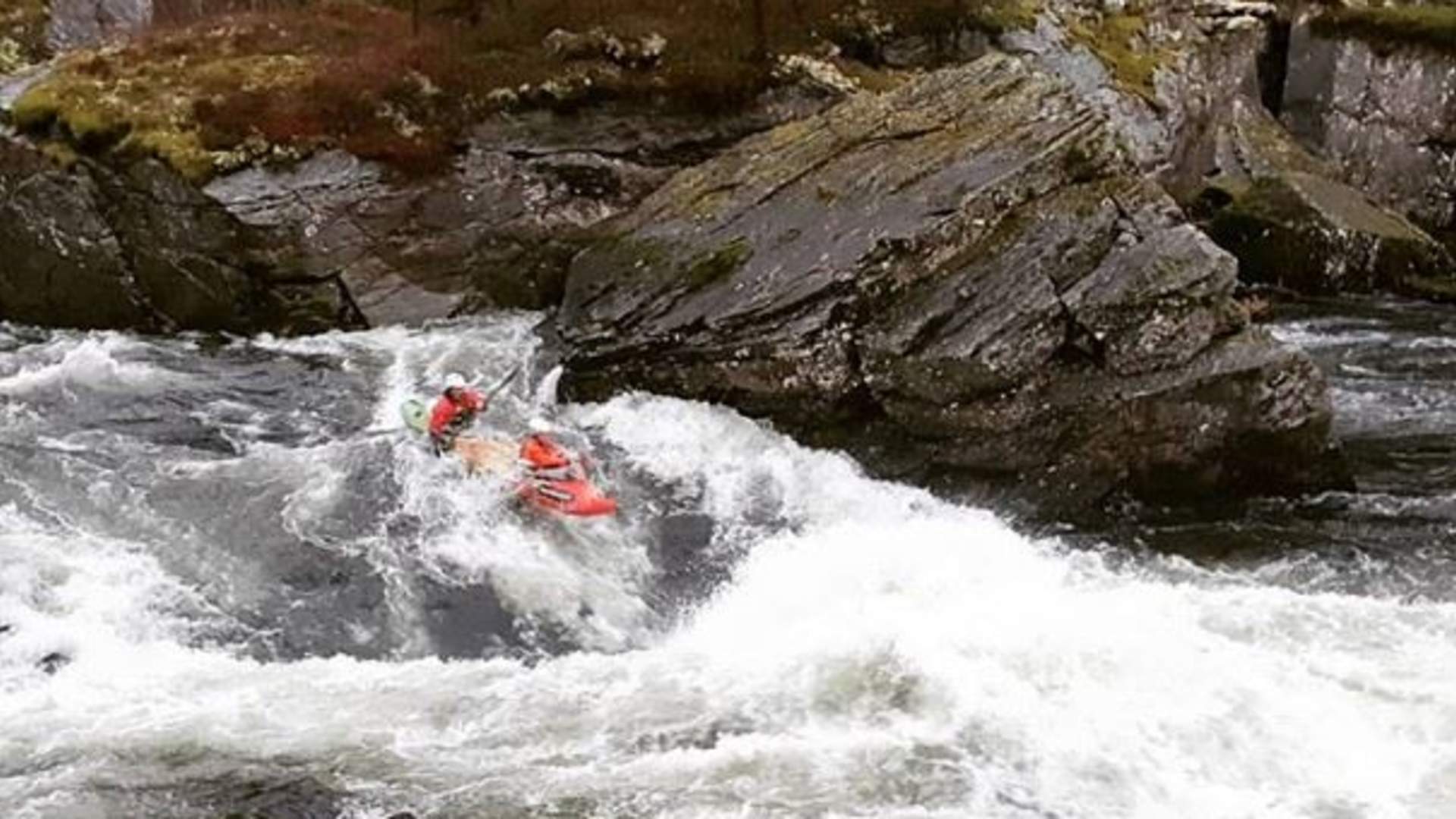 Elvepadling i tandem kajakk, med Kayak Voss