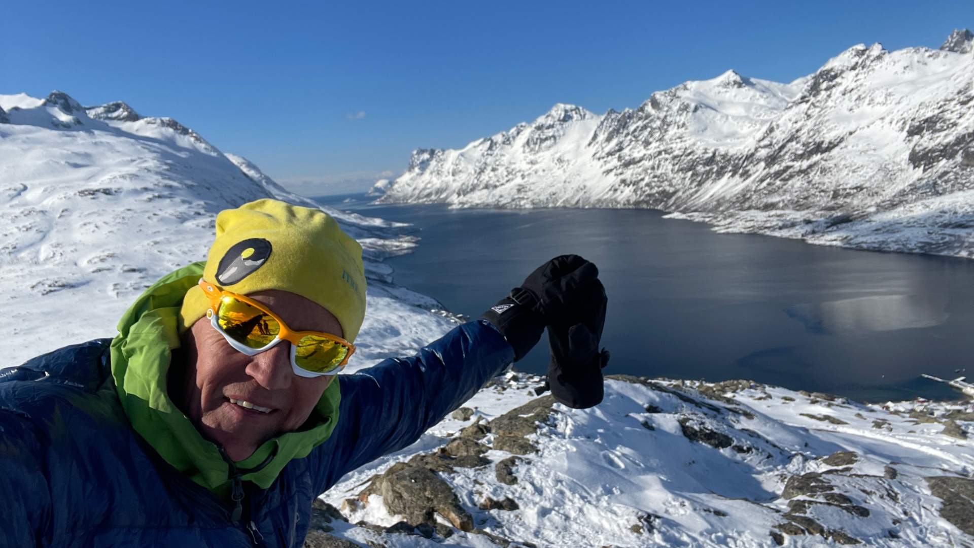 En vakker, miljøvennlig trugetur i naturskjønt landskap med Tesla X