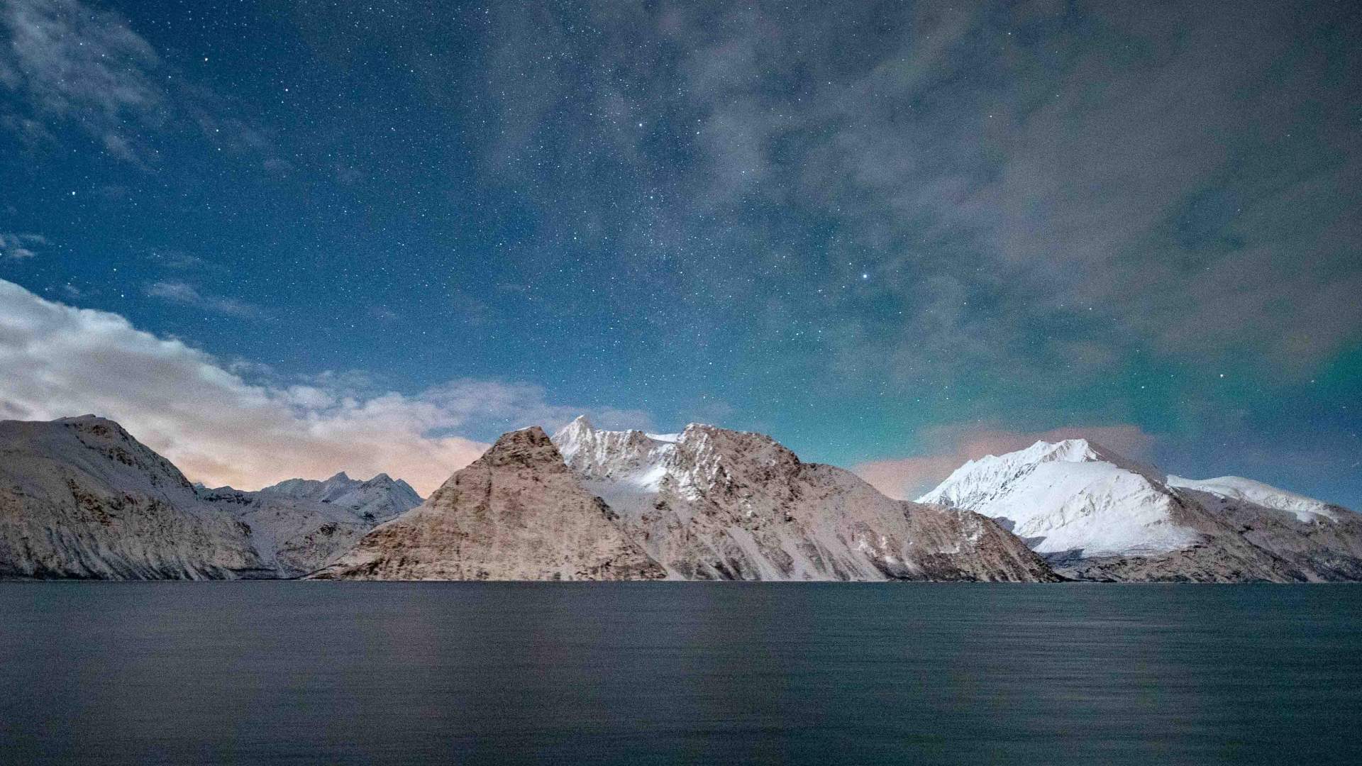 Overnight Northern Lights & Whale Watching Expedition