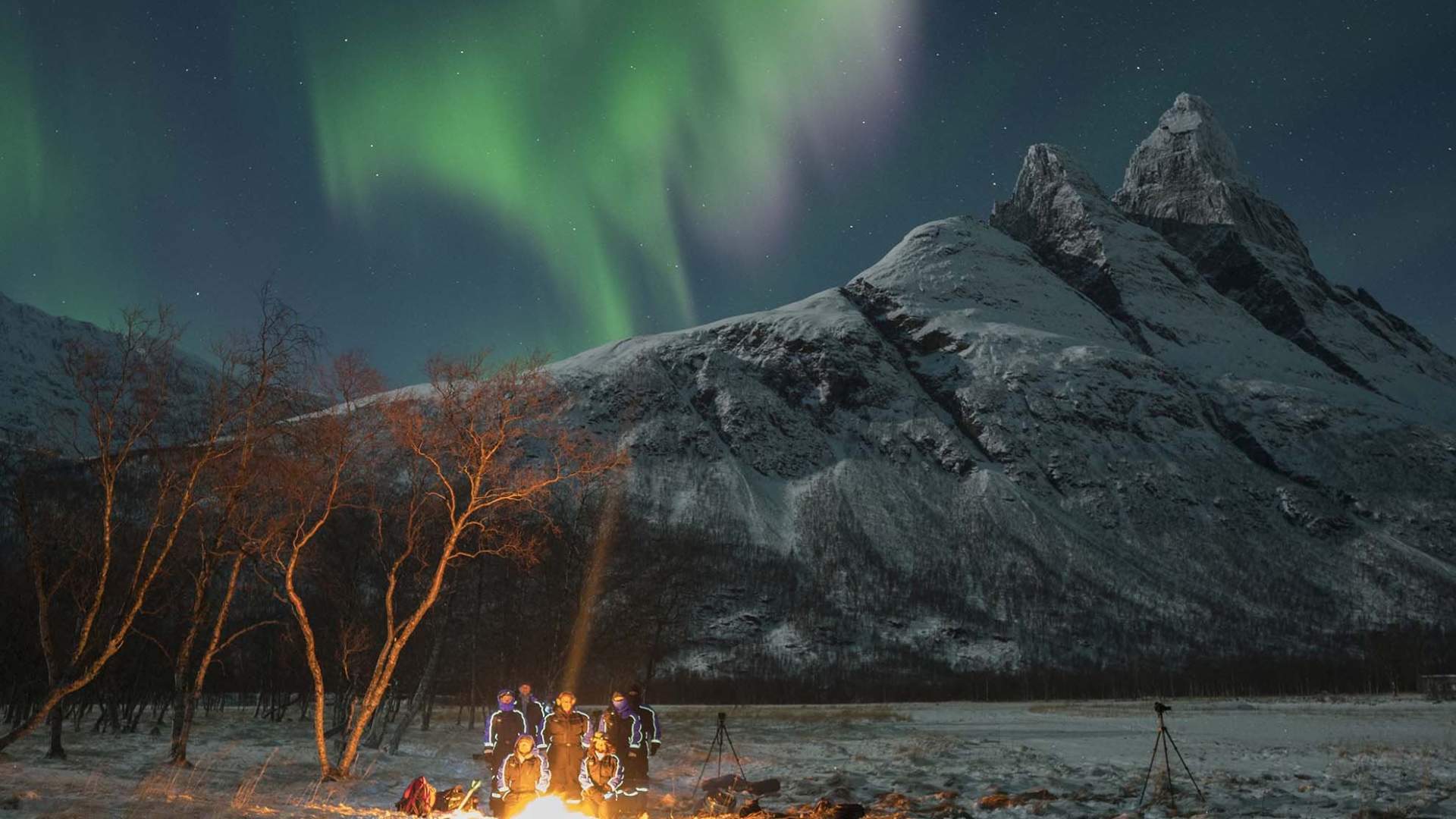 Northern Lights Minibus Chase