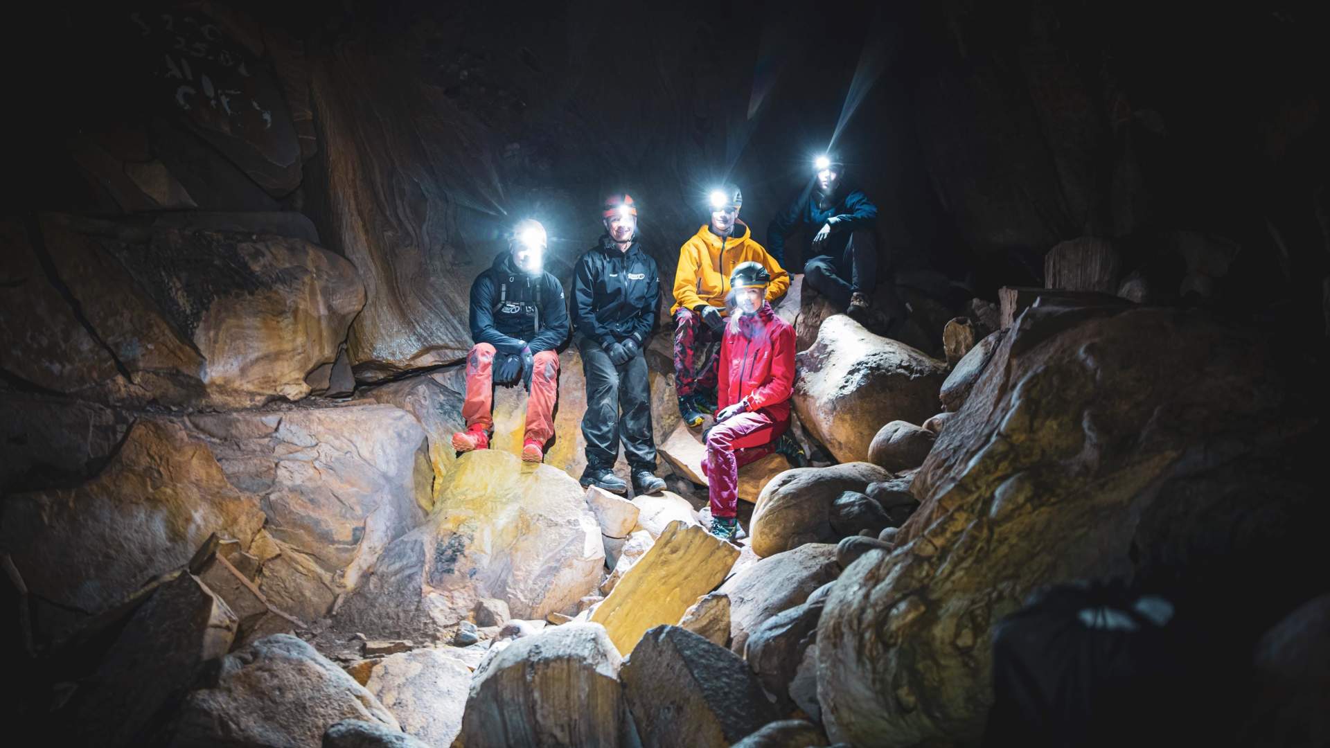 Turgruppe i Øyfjellgrotta