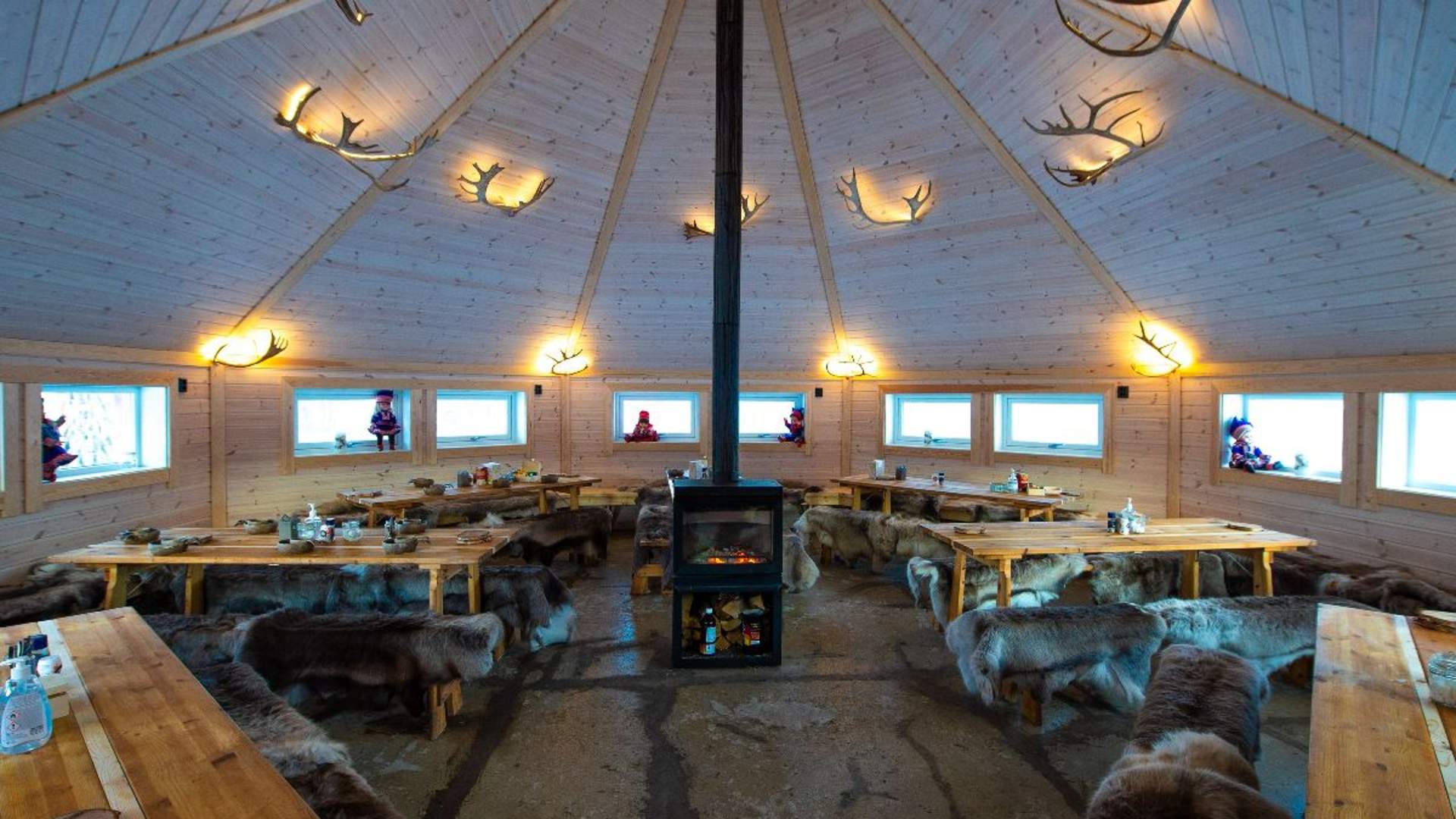 Reinsledekjøring med samisk kultur
