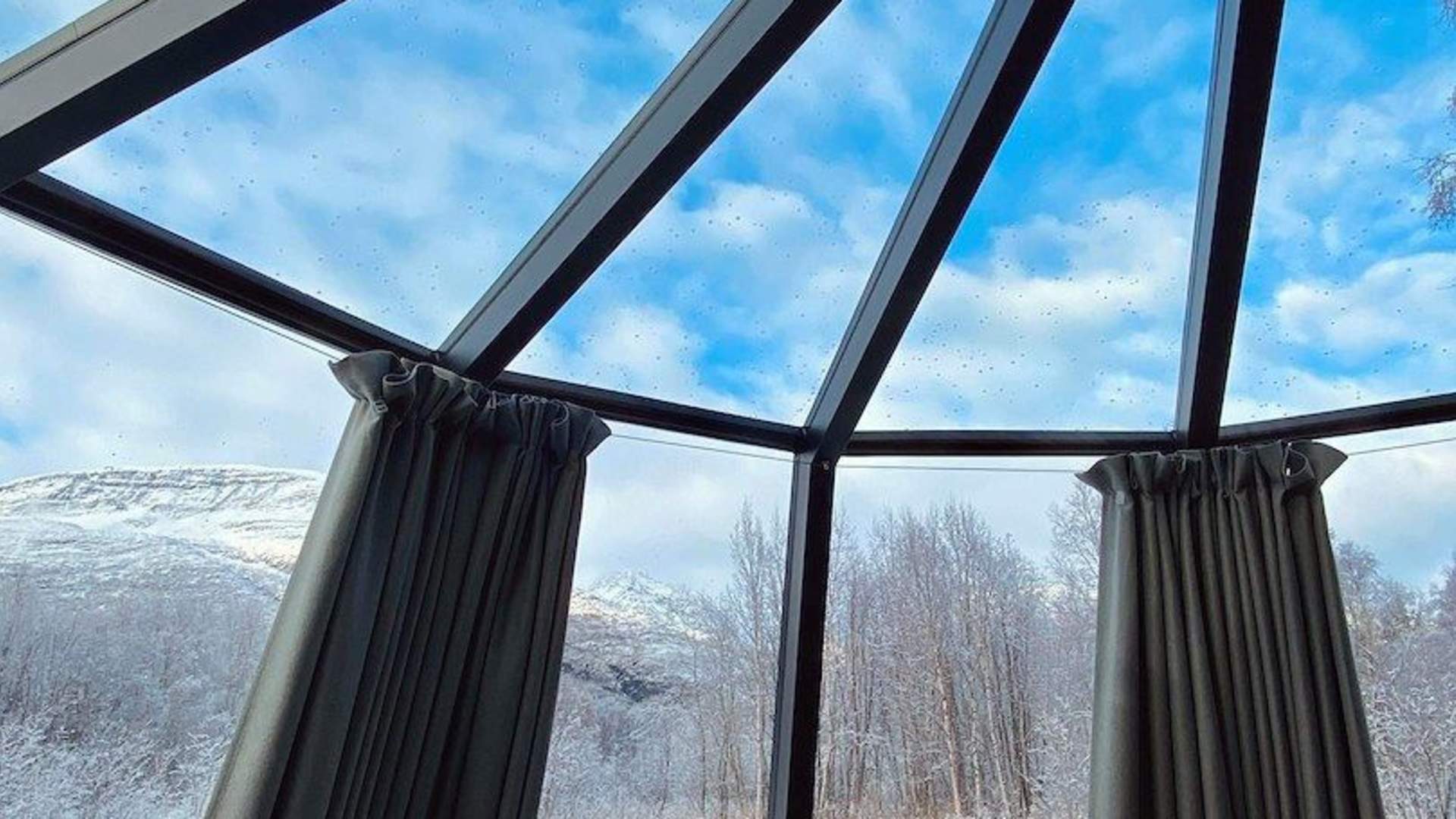 Overnight experience in glass igloo