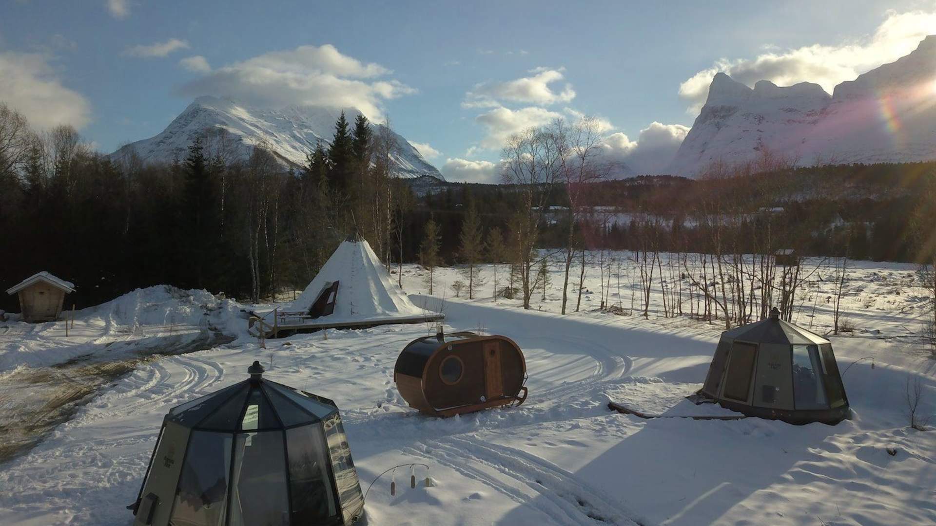Overnight experience in glass igloo