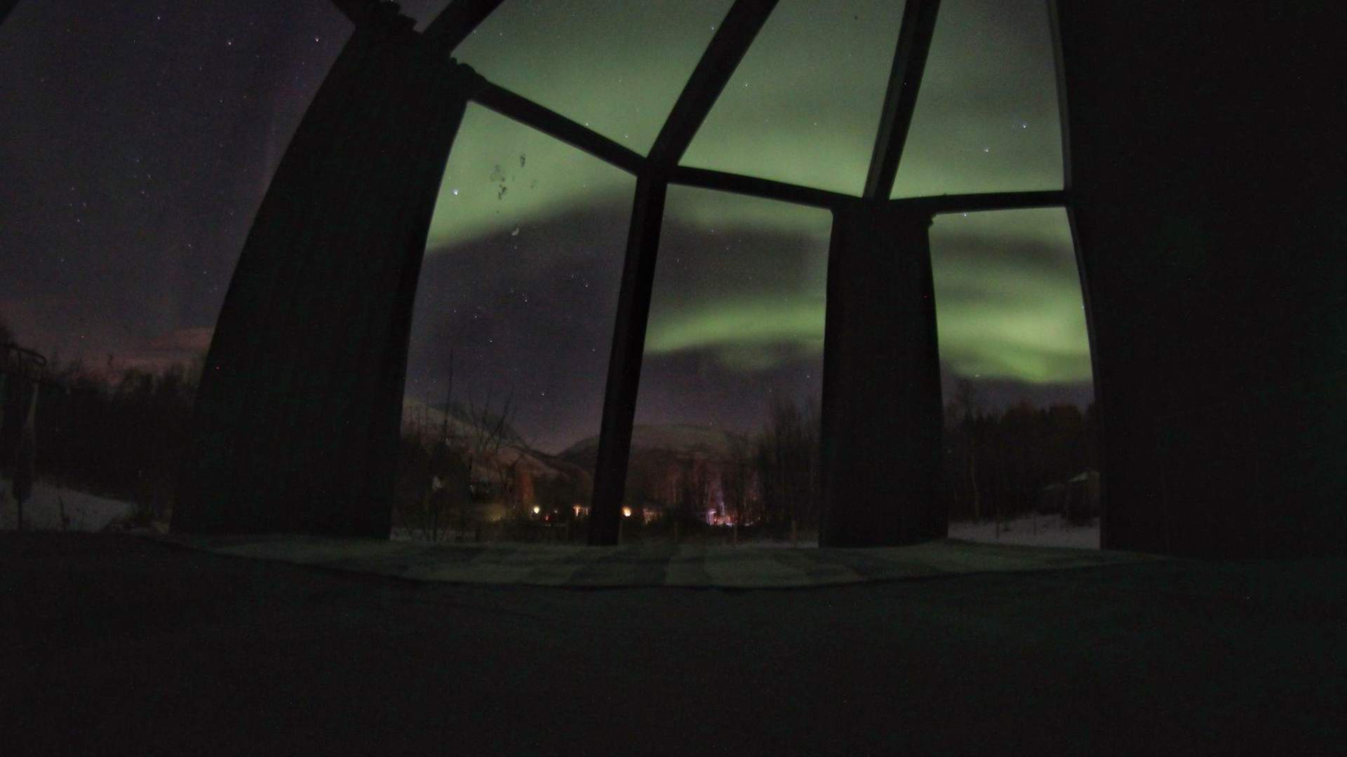 Overnight experience in glass igloo