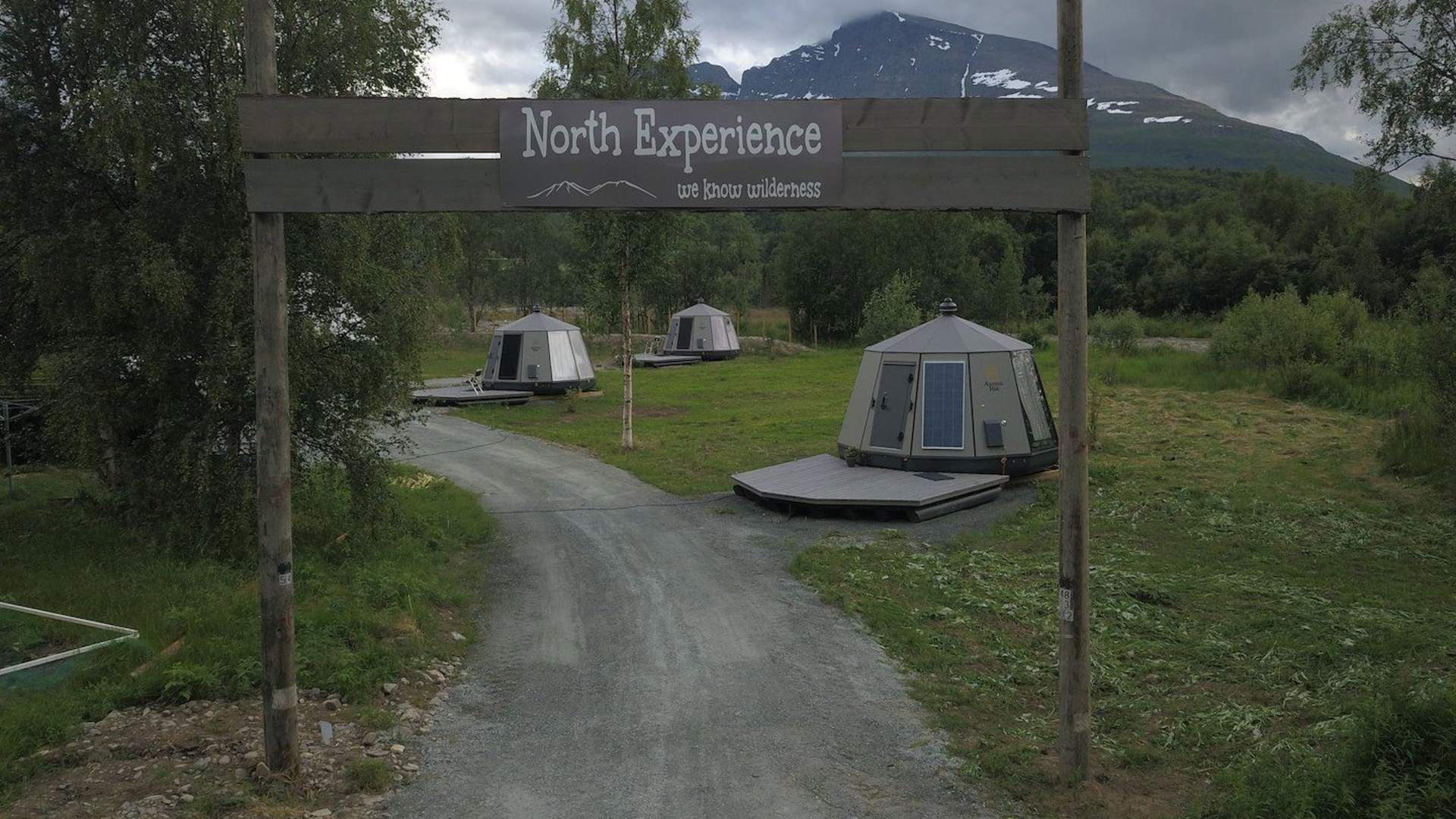 Overnight experience in glass igloo