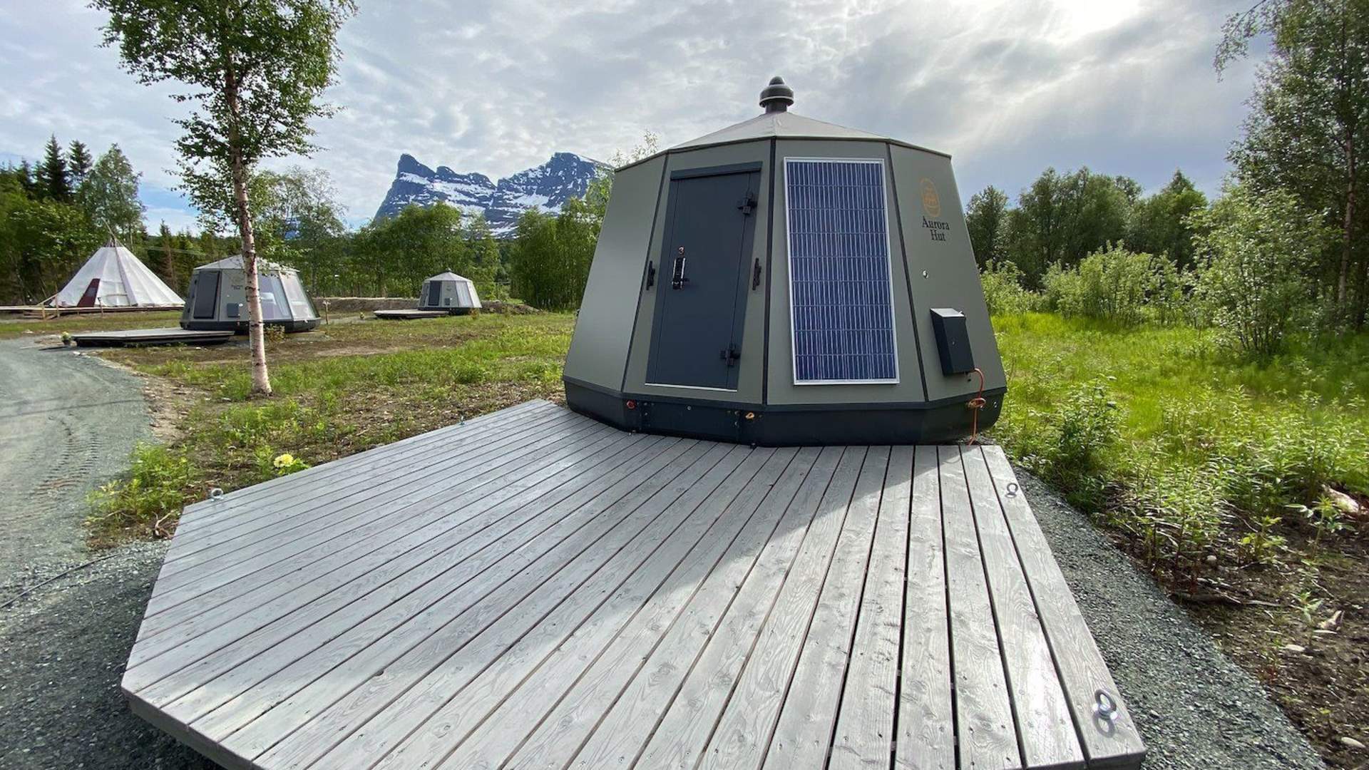 Overnight experience in glass igloo