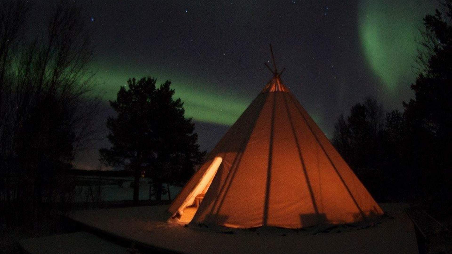 Overnight experience in glass igloo