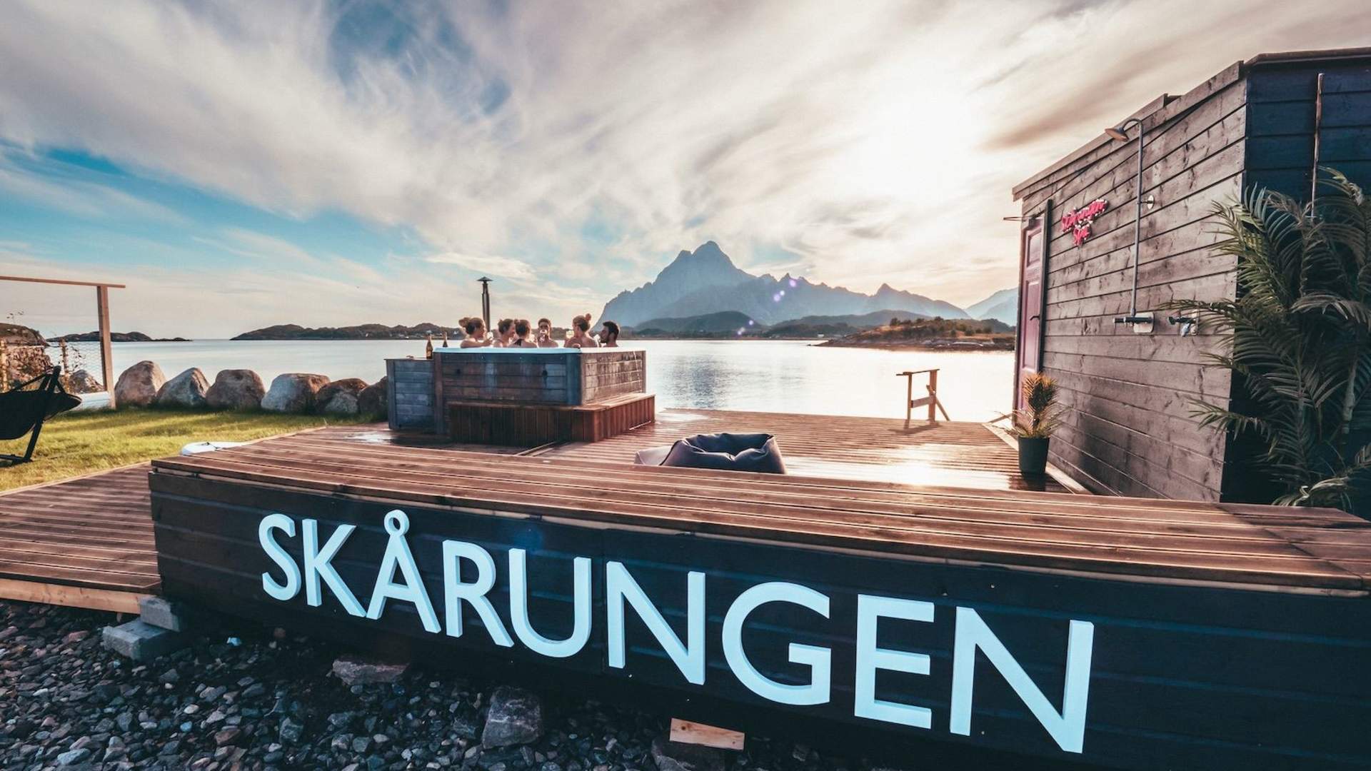 Hot tub and sauna at Skårungen
