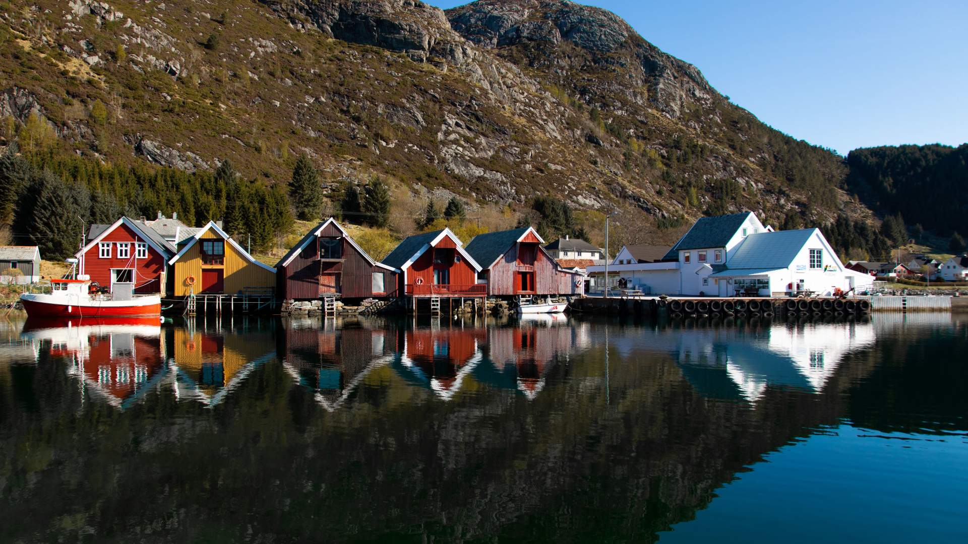 Åkrebua Boat House