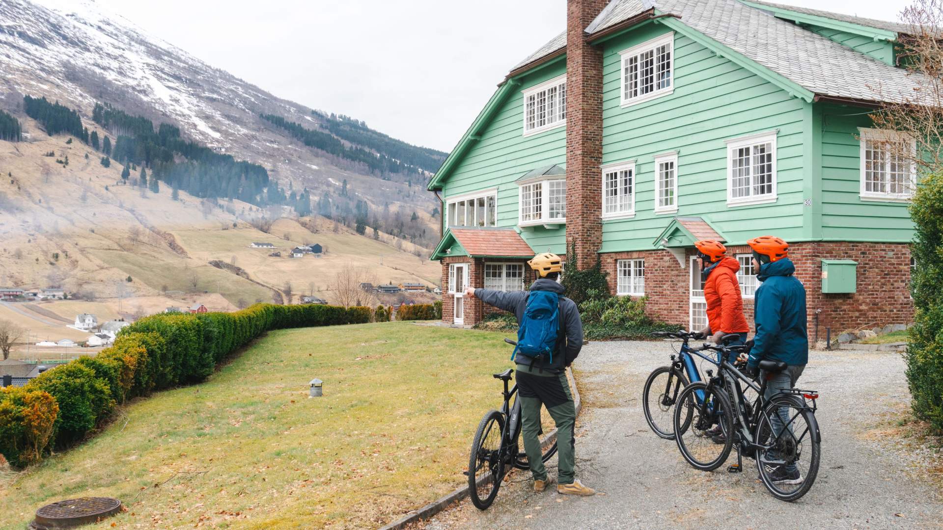 Guided e-bike tour in Olden | Nordic nature guide