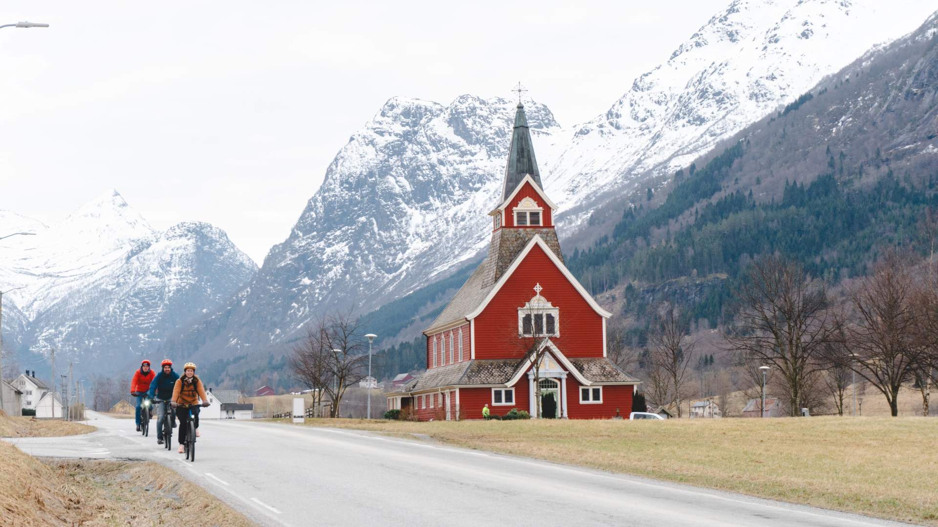 Guided e-bike tour in Olden | Nordic nature guide