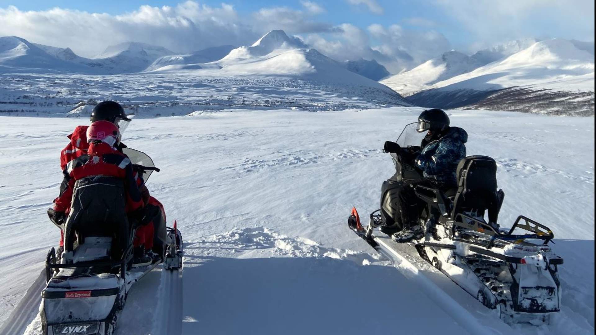A Snowmobile excursion into the wilderness - daytime tour with North Experience