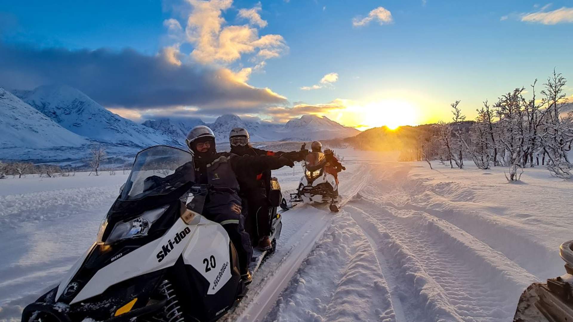 Lyngen Safari - Snowmobile
