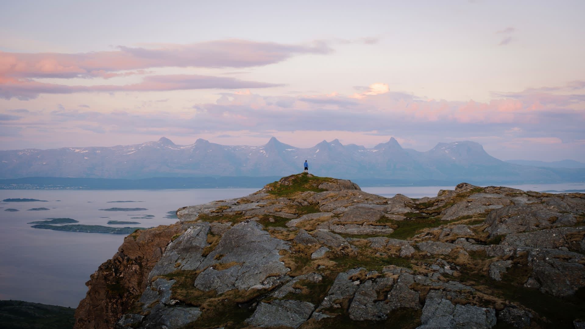 De Syv Sostre sett fra Akvikfjellet pa Donna_Kristoffer Mollevik _ Visit Helgeland_3728310_1920