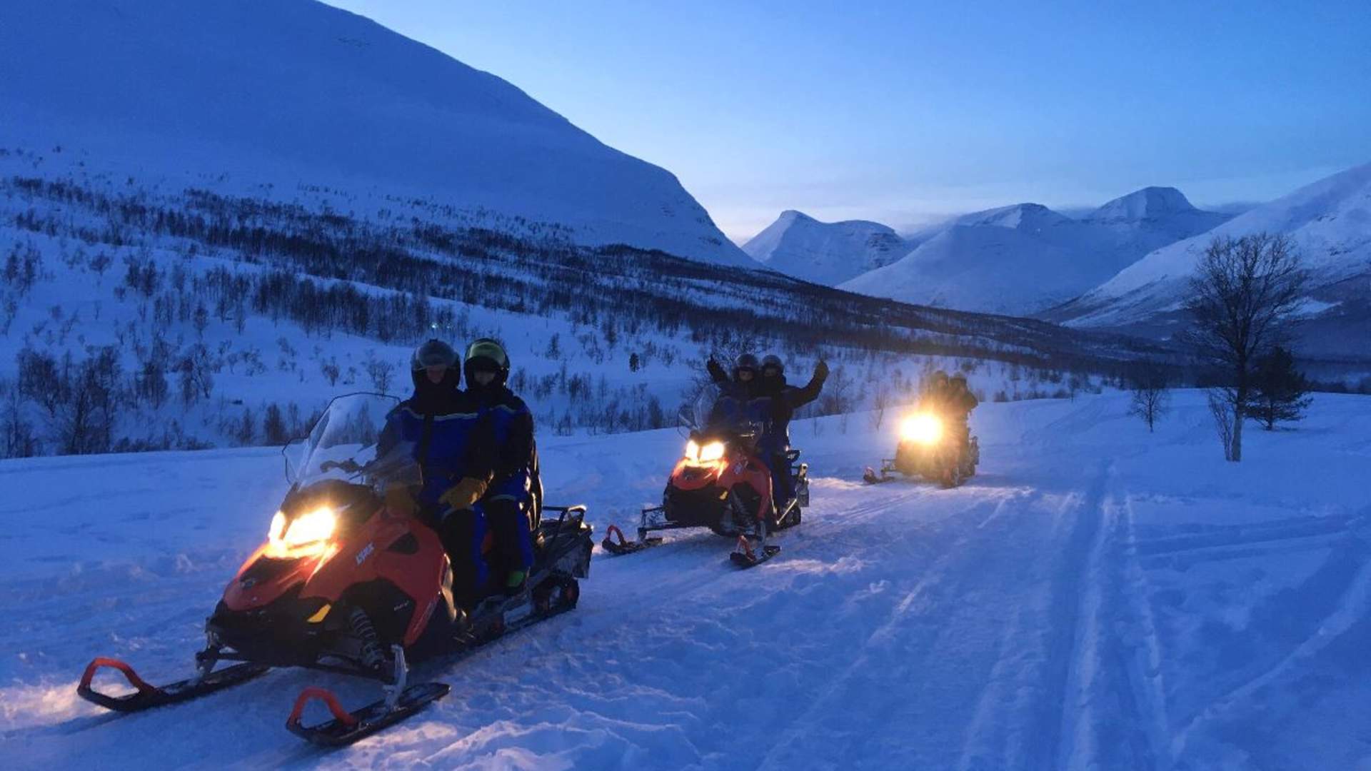 Snowmobile excursion into the wilderness - evening tour with North Experience