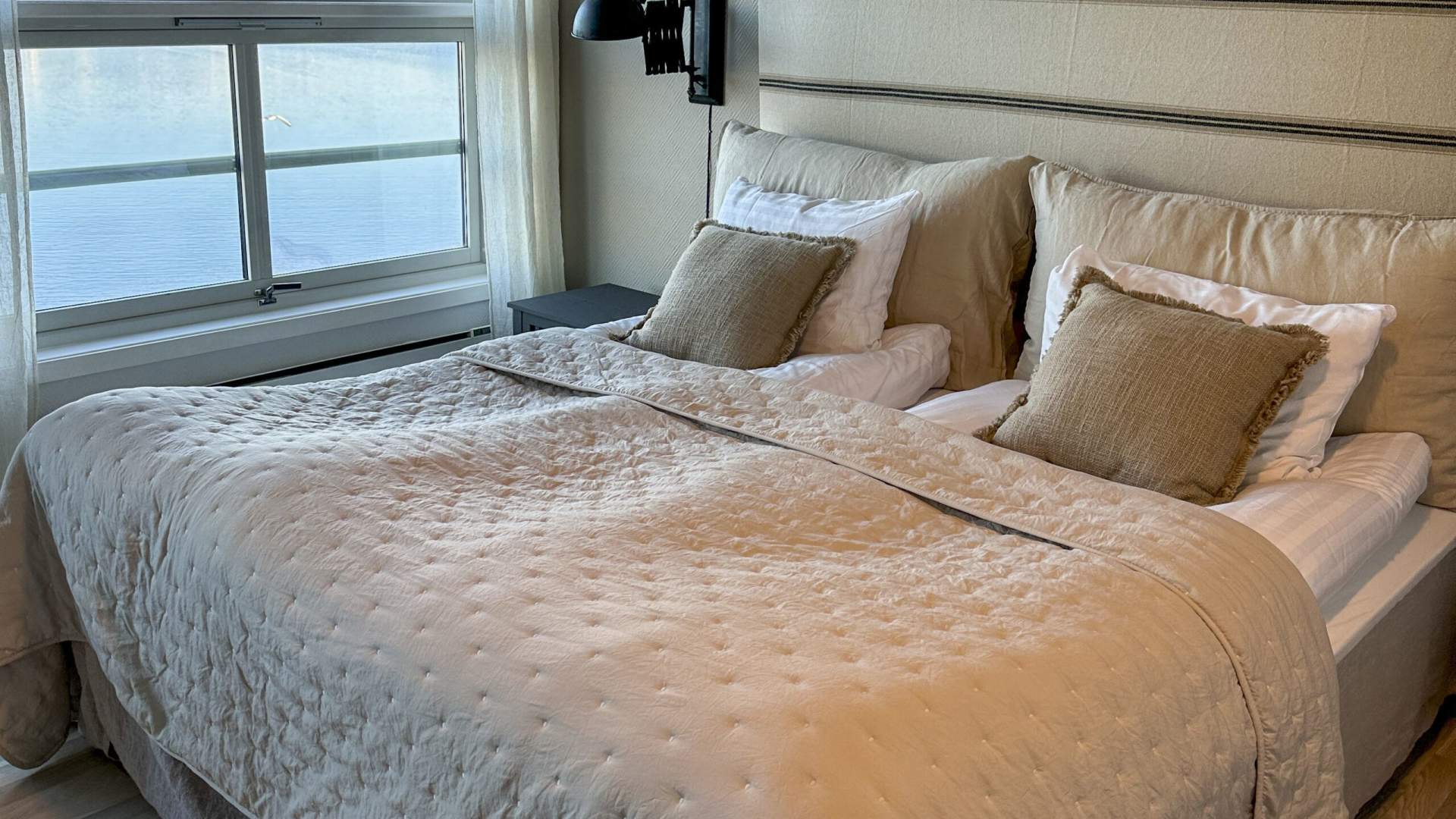 Herøy Brygge - god mat og gode senger