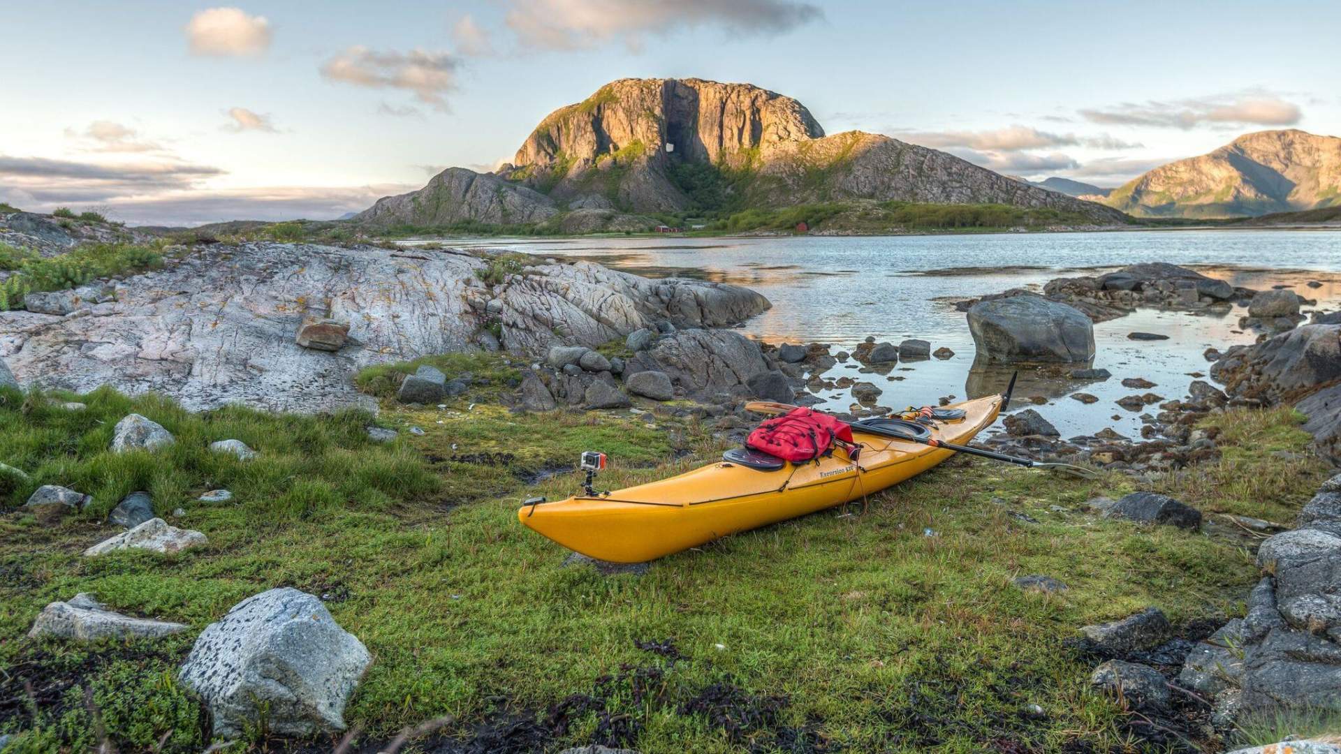 Brønnøysund Kajakk- courses and rental of kayaks, SUPs, and boats