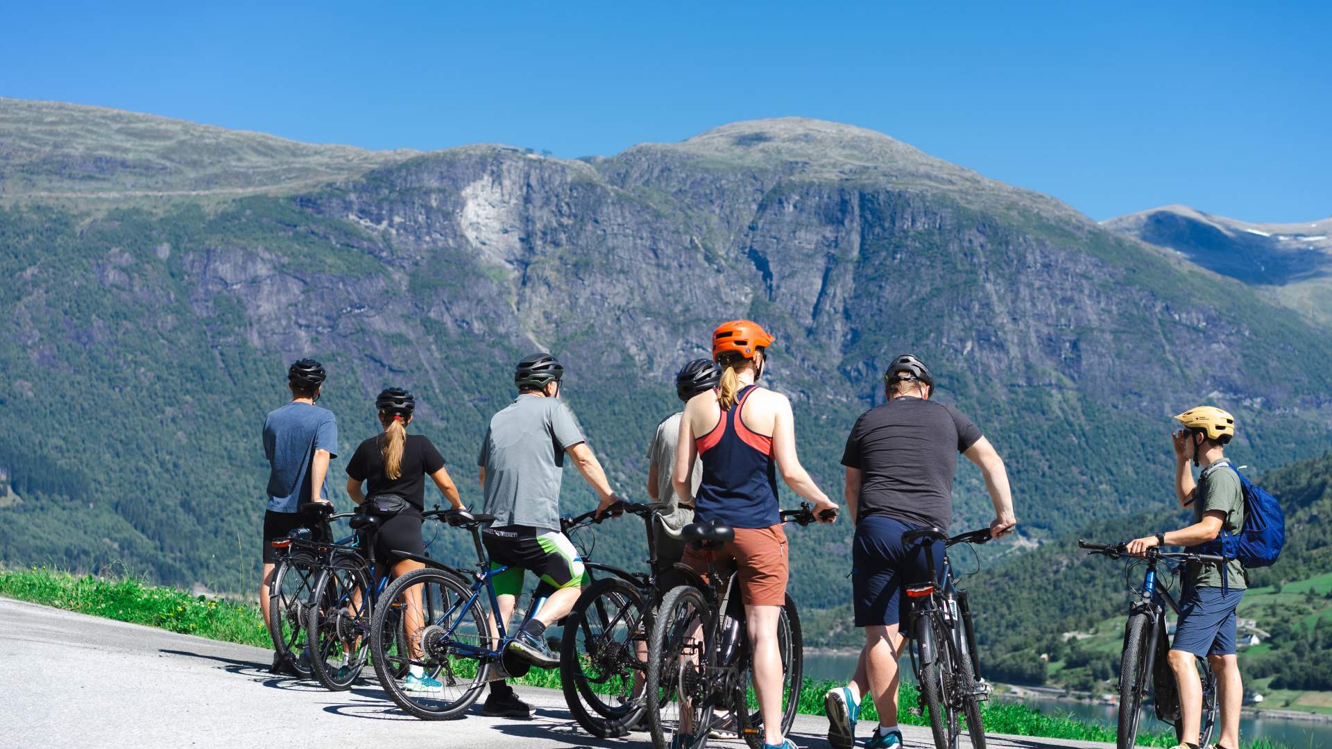 Guided e-bike tour in Olden | Nordic nature guide