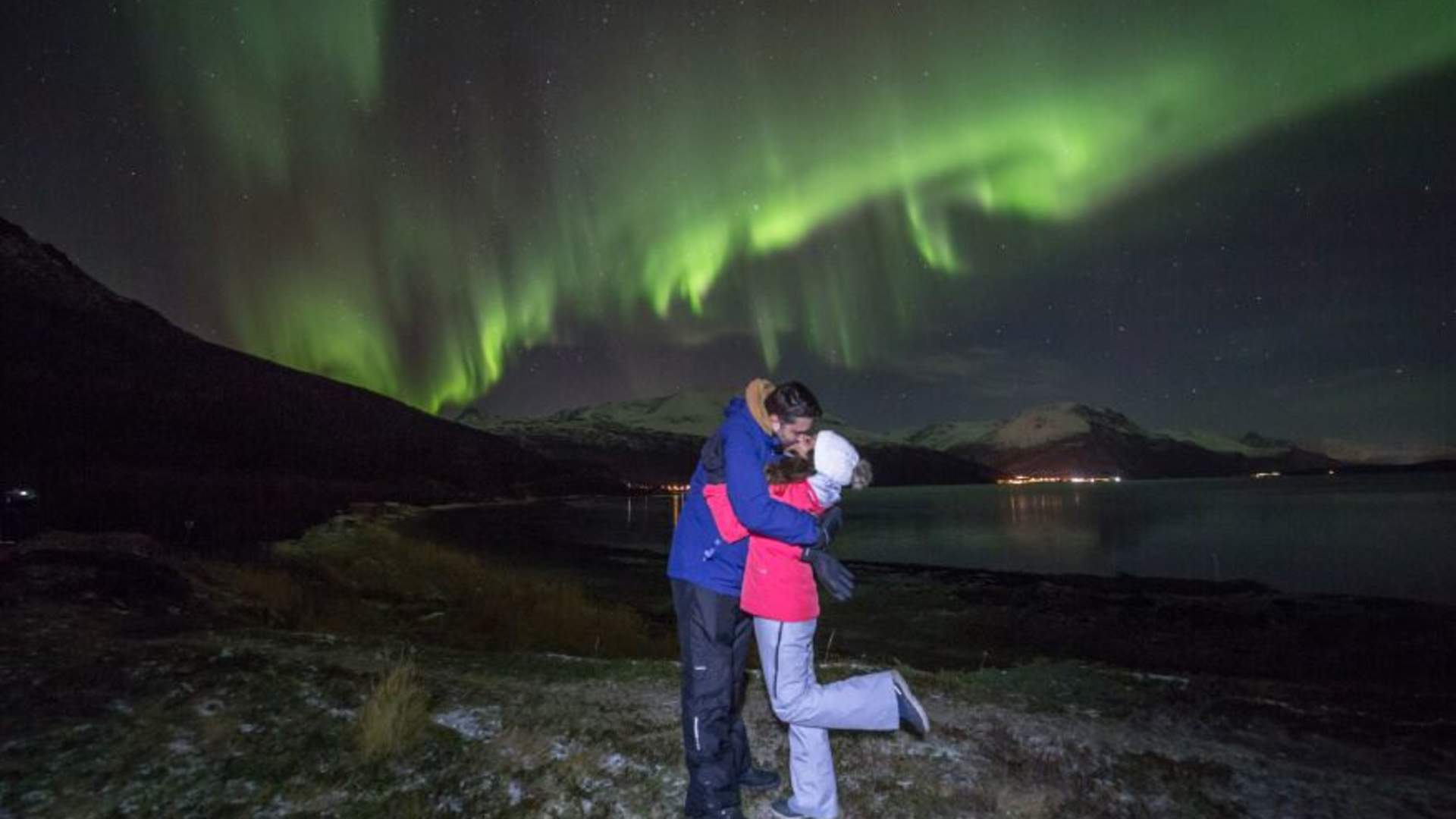 Northern Lights Big Bus Chase with Free Photos