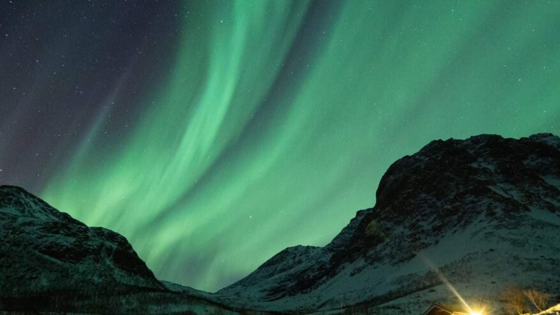 Northern Lights Big Bus Chase with Free Photos