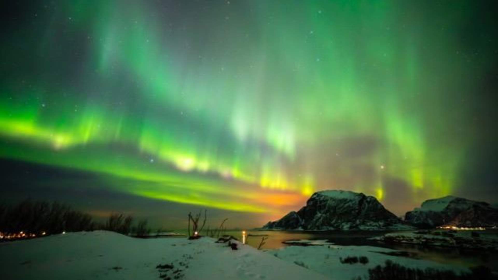 Hunting for the northern lights at Støtt