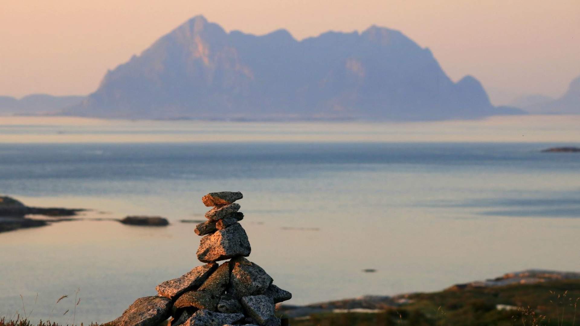 A stroll to the fishing village at Støtt