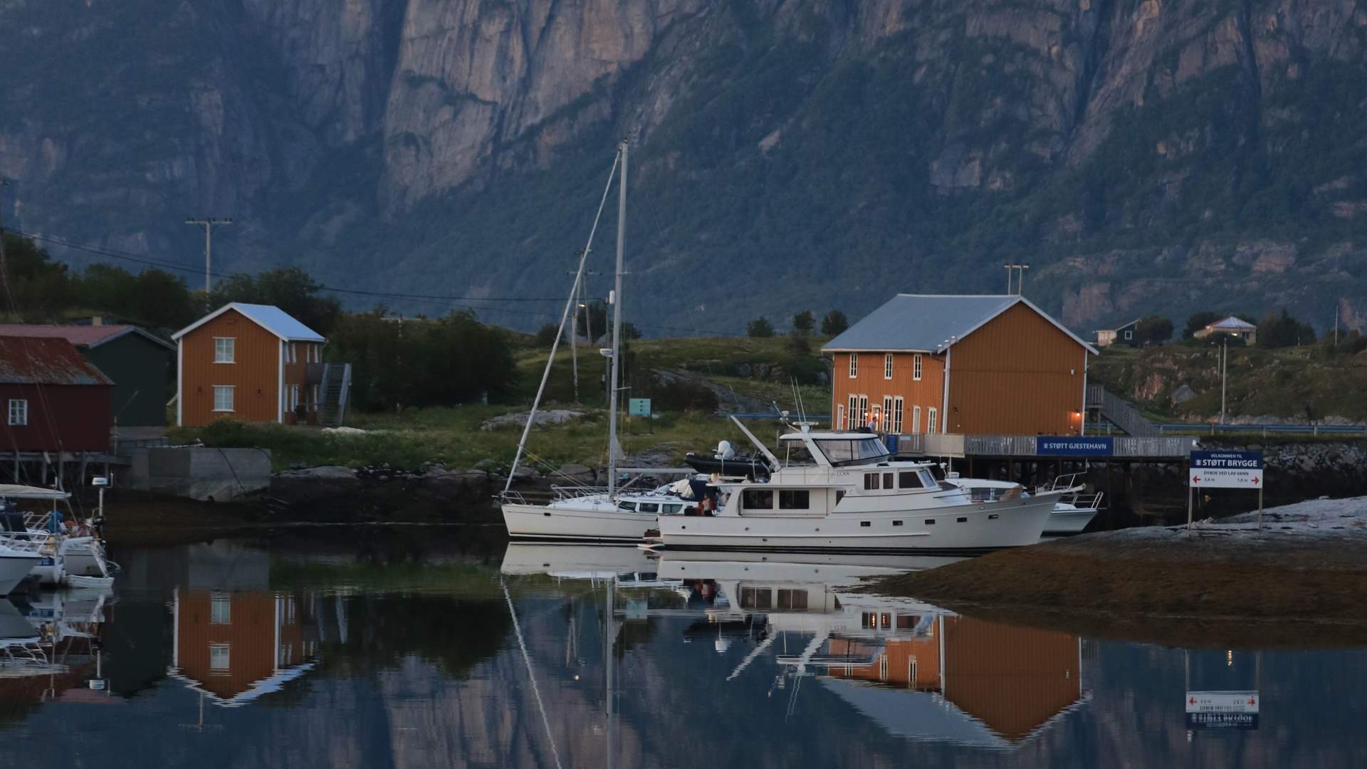 A stroll to the fishing village at Støtt