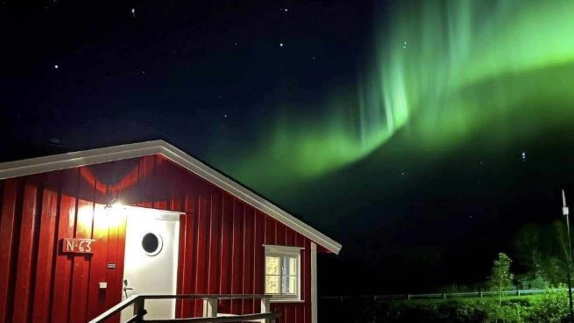 Hunt for the Northern Lights North of the Arctic Circle - Group Tour