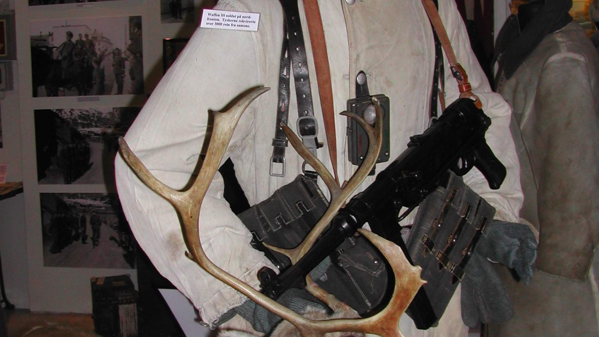 Tysk soldat og reinsdyr Lofoten Krigsminnemuseum Bilder 251.jpg
