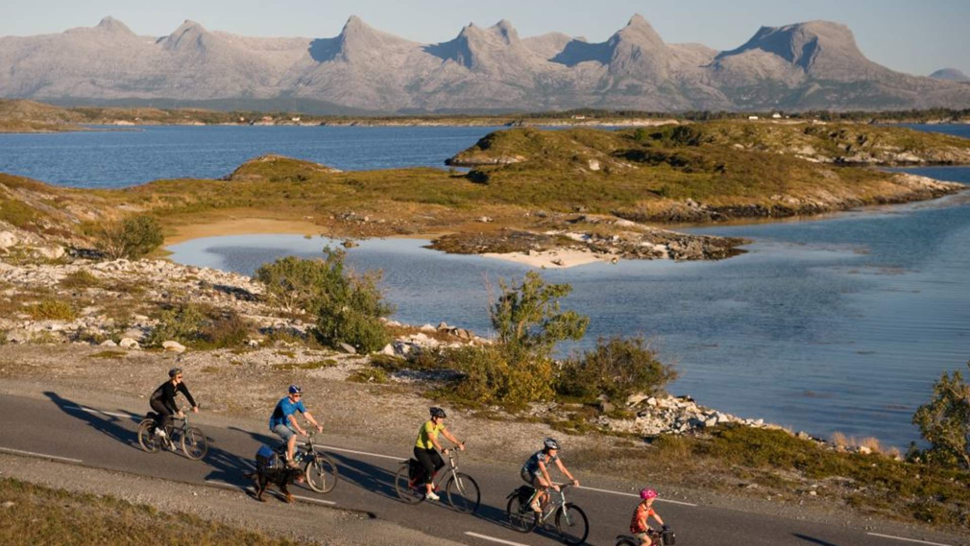 005488_Erlend Haarberg_www.visithelgeland.com_Heroey-nedskalert.jpg