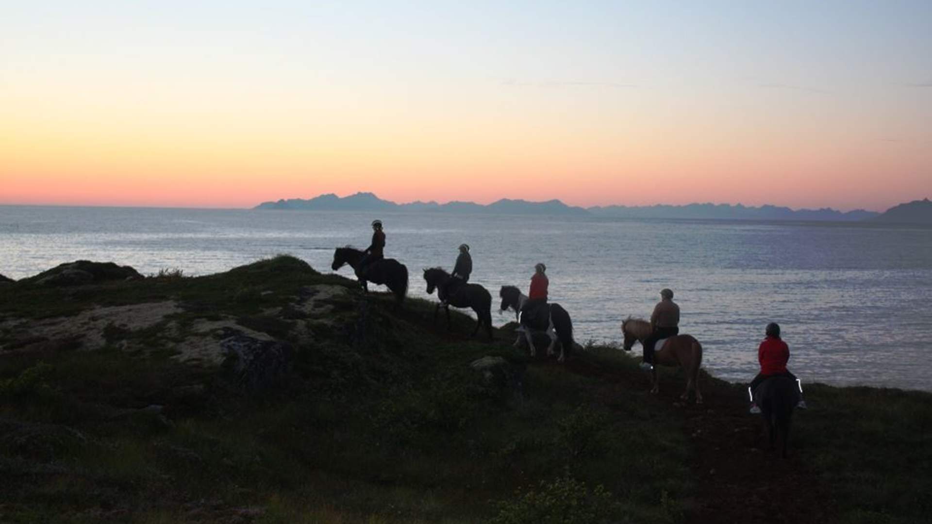Horseback riding under the Midnight Sun in Lofoten (copy)