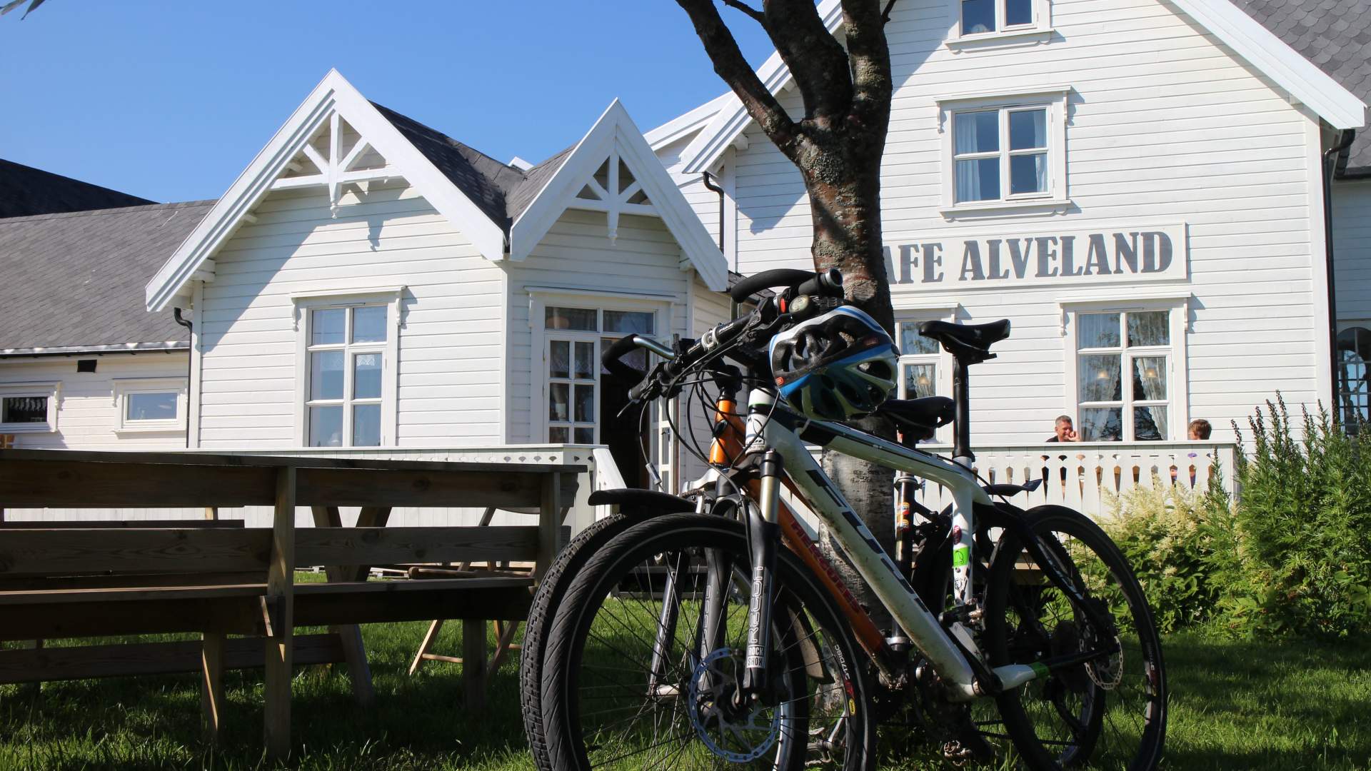 Alveland Butikk & Café