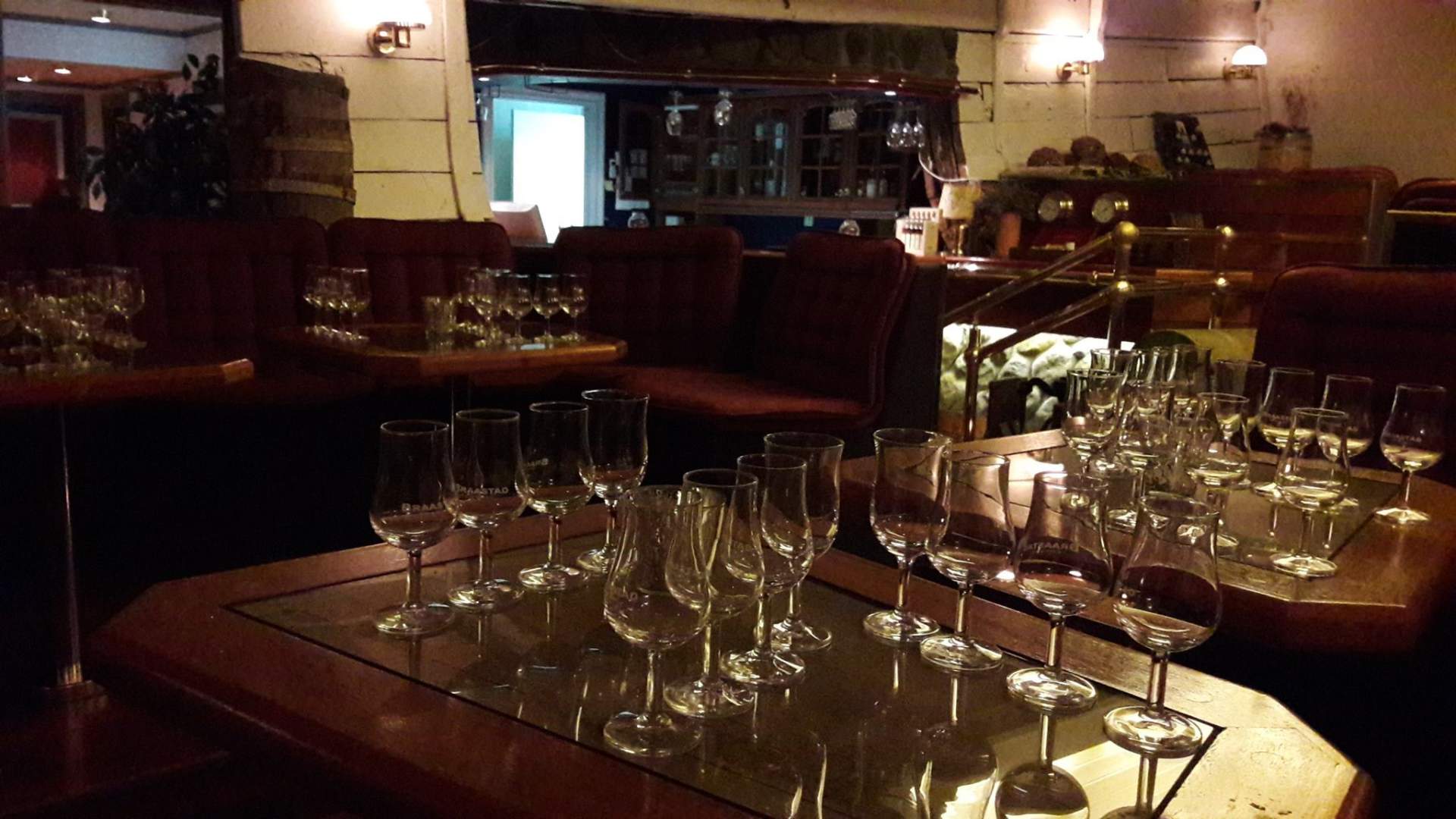Isqueen Restaurant og Bar