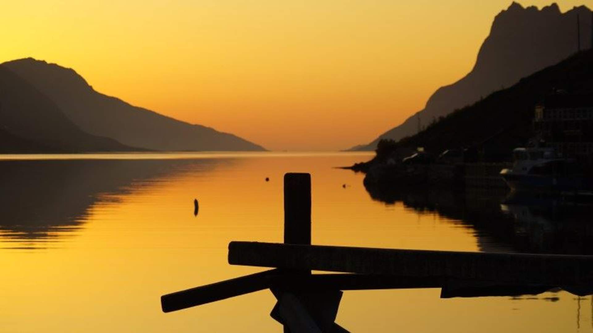 A Beautiful Midnightsun Tour from Tromsø with eco-friendly Tesla Model X