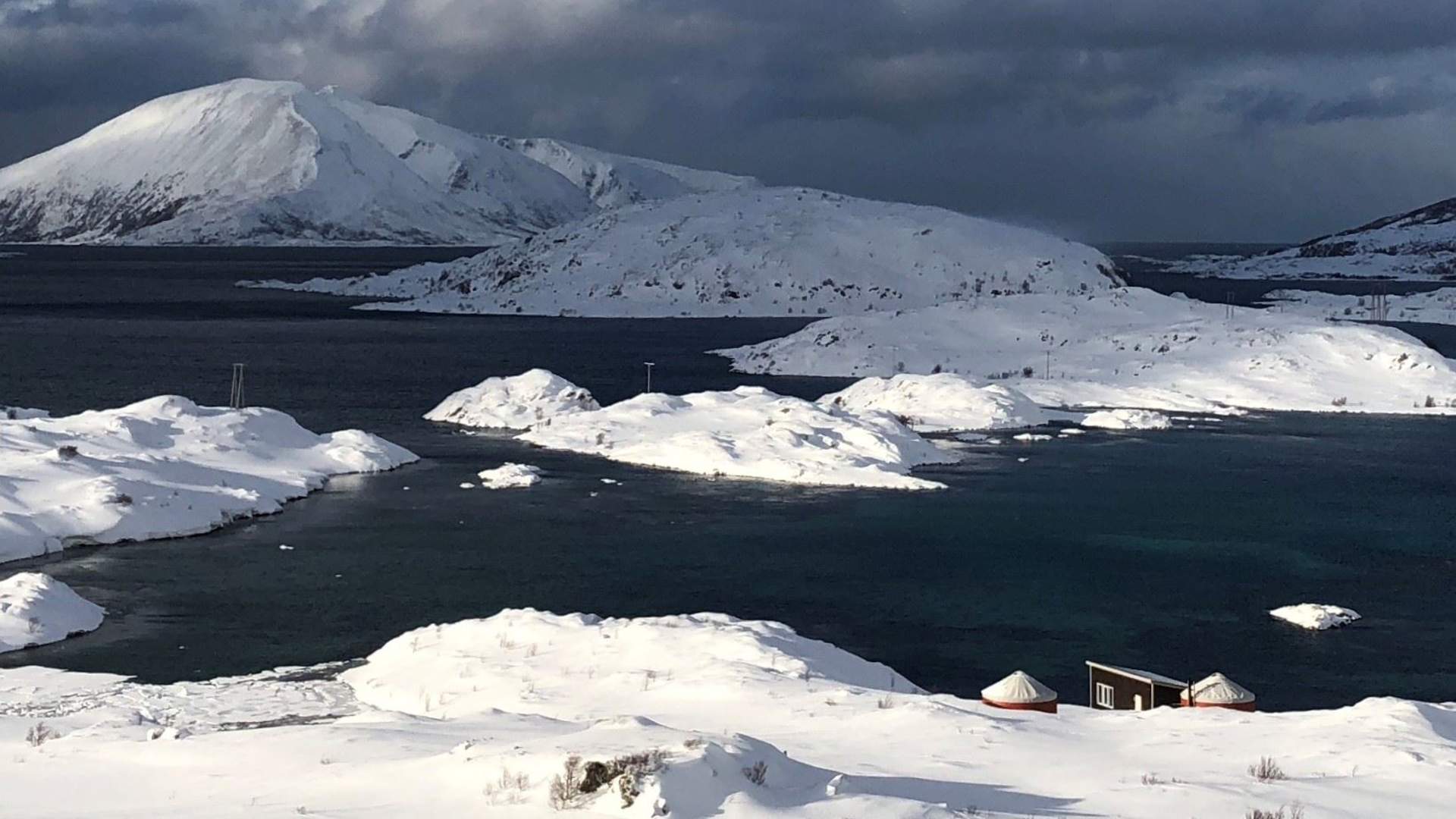 Private three days Arctic Camp with winter kayaking - all inclusive