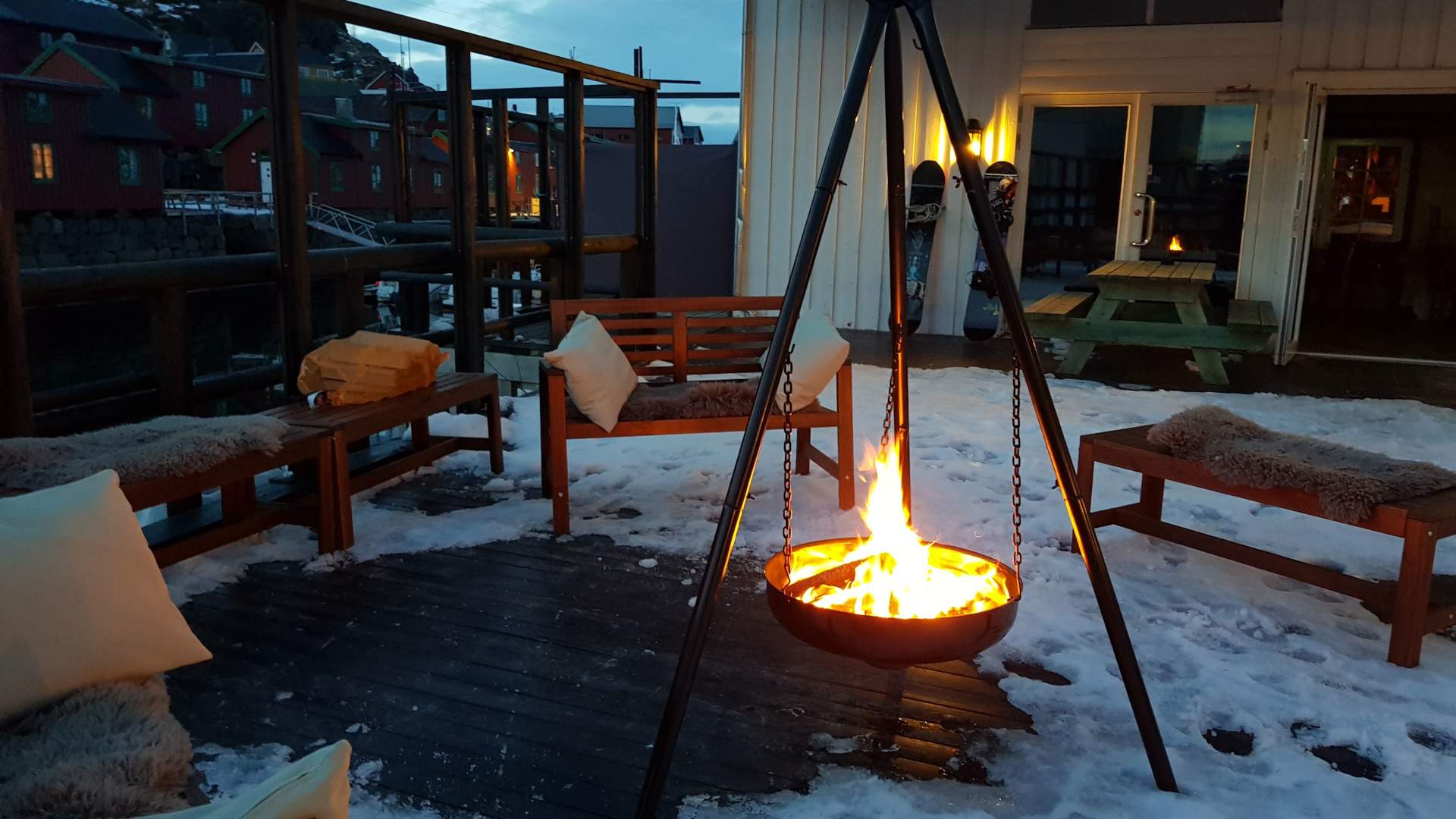 Bålpanne utenfor Live Lofoten