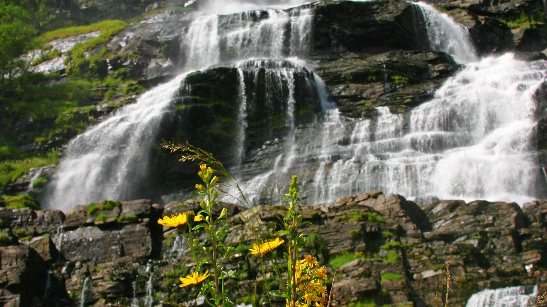 Tvindefossen Waterfall