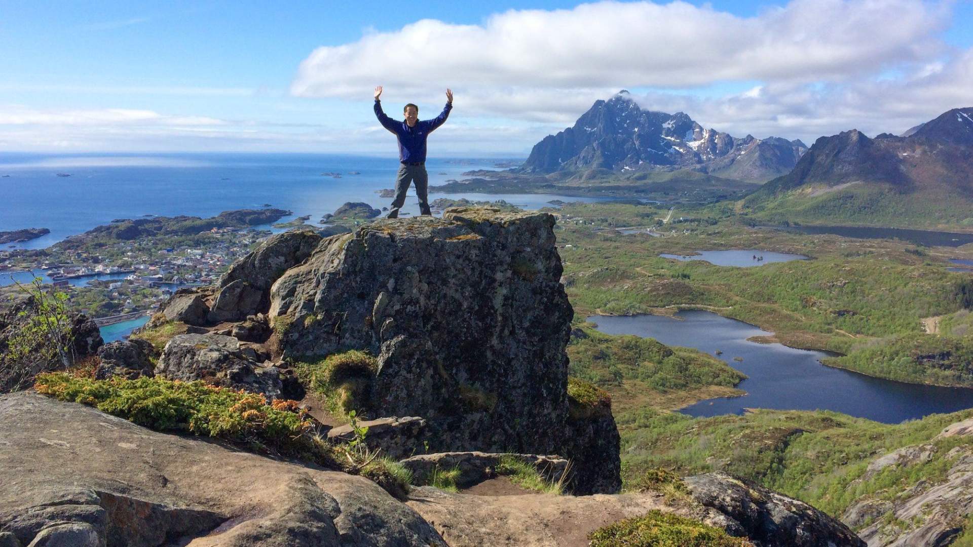 På toppen av Tjellbergtinden
