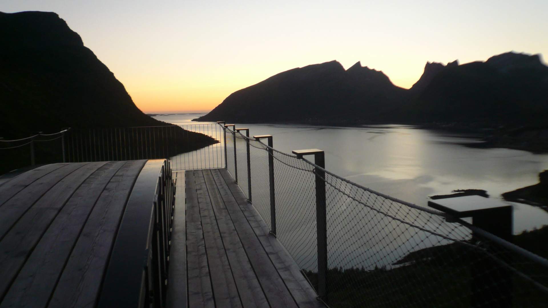 5 days Christmas expedition with whale-safari, dogsledding and northern lights on Senja island