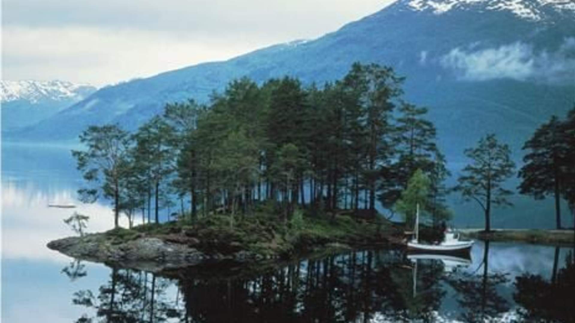 Fishing in Hornindalsvatn lake
