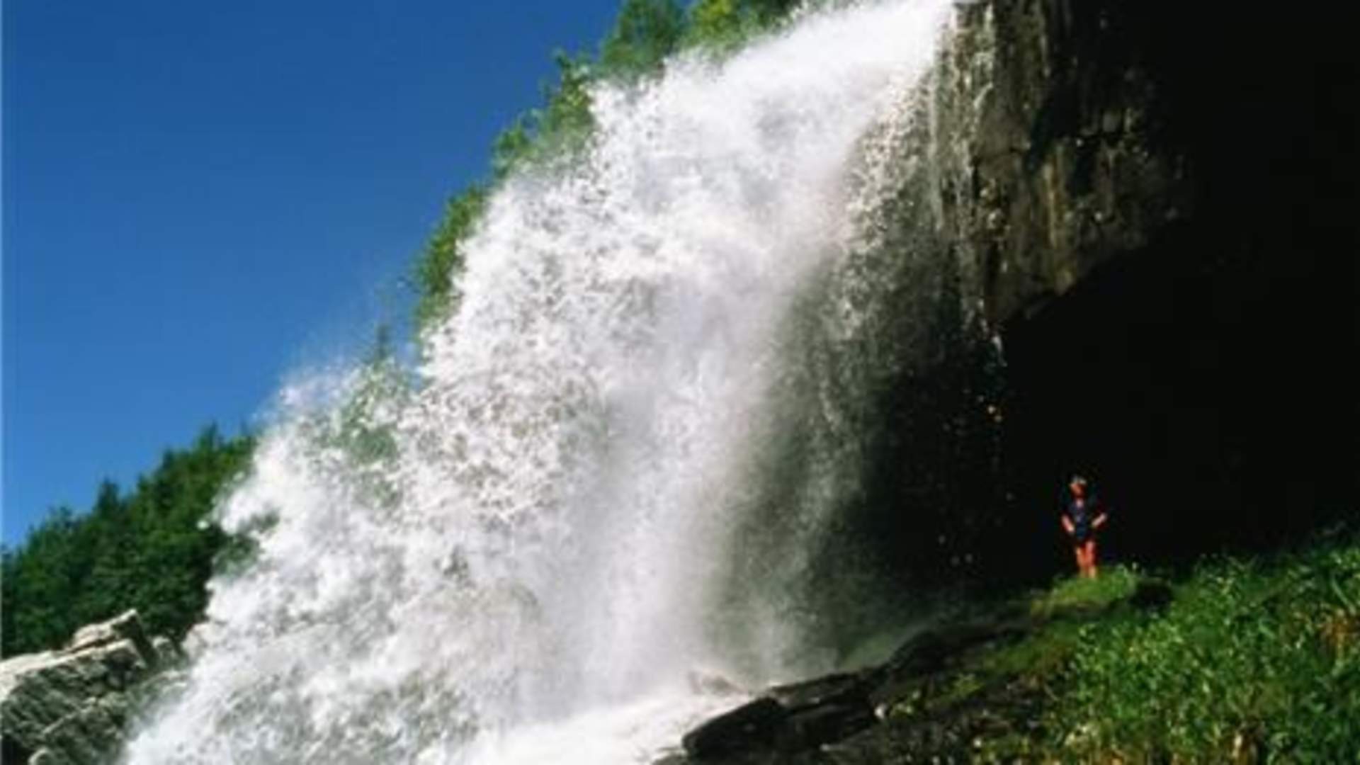 Tvinnefossen waterfall