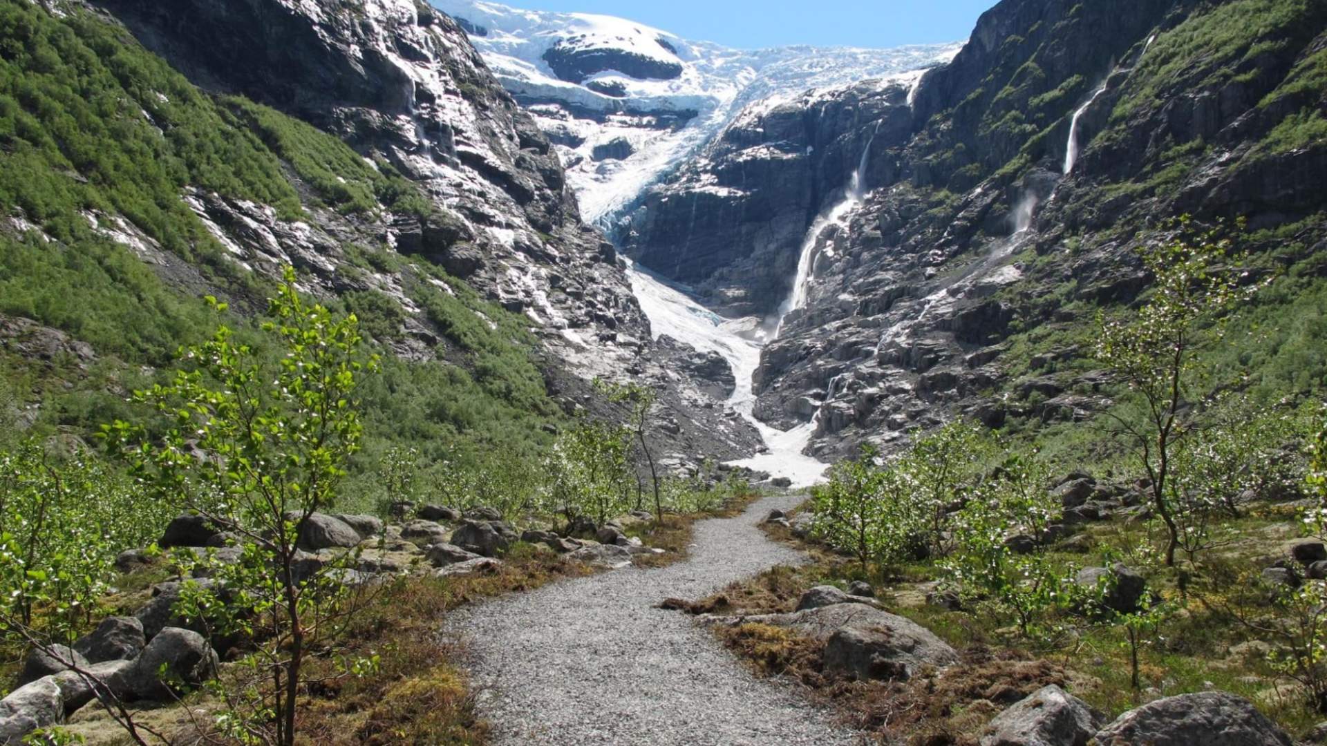 The Kjenndalen valley and Kjenndalsbreen glaciers