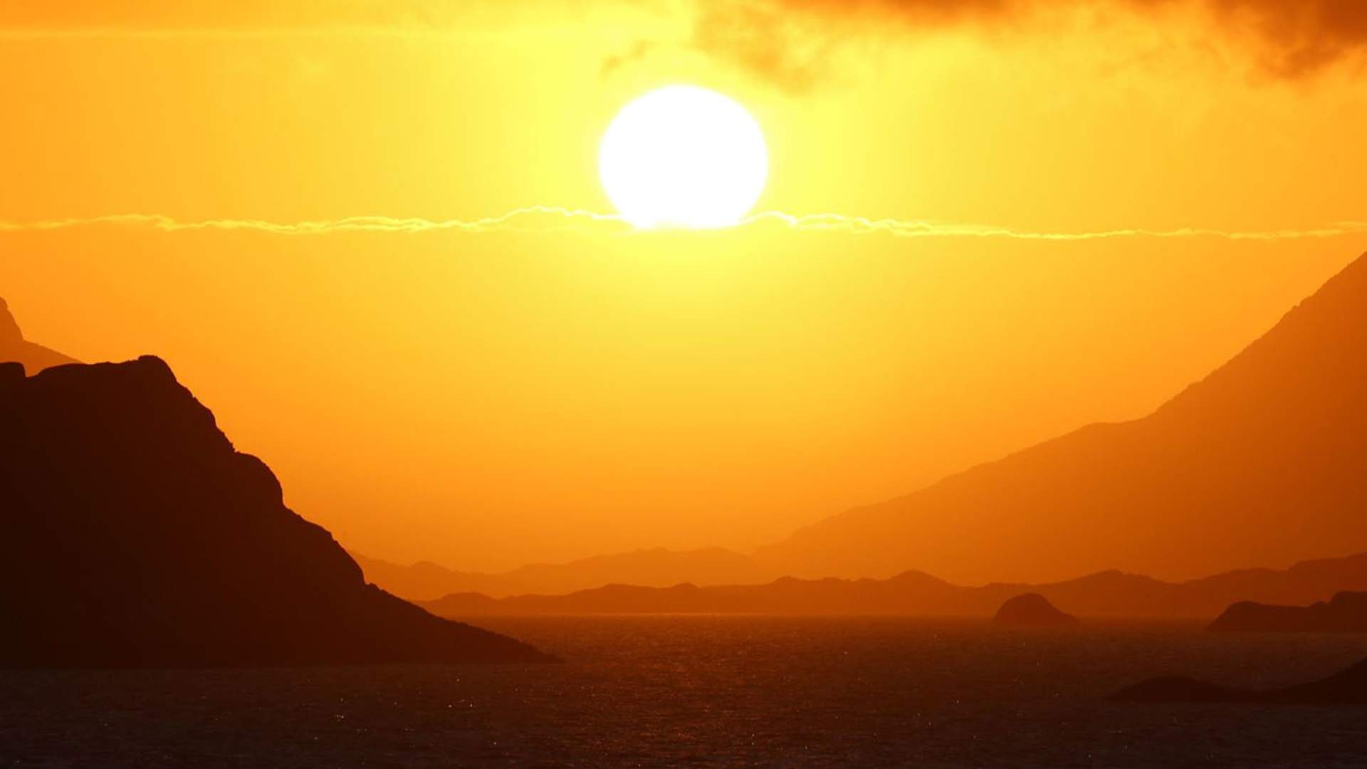 Midnight sun safari from Henningsvær with Lofoten Opplevelser