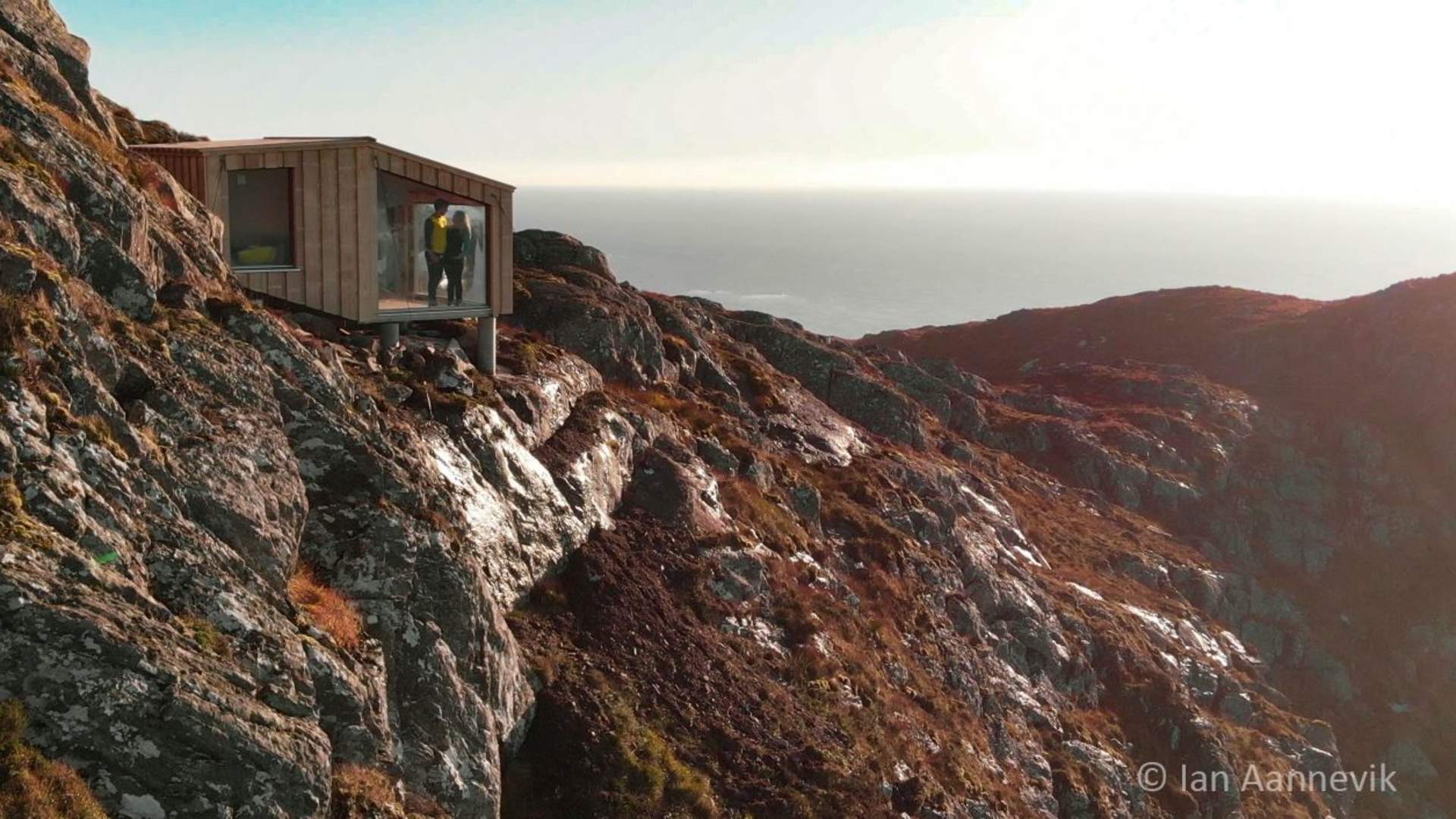 "Dosabu" Stormwatching cabin